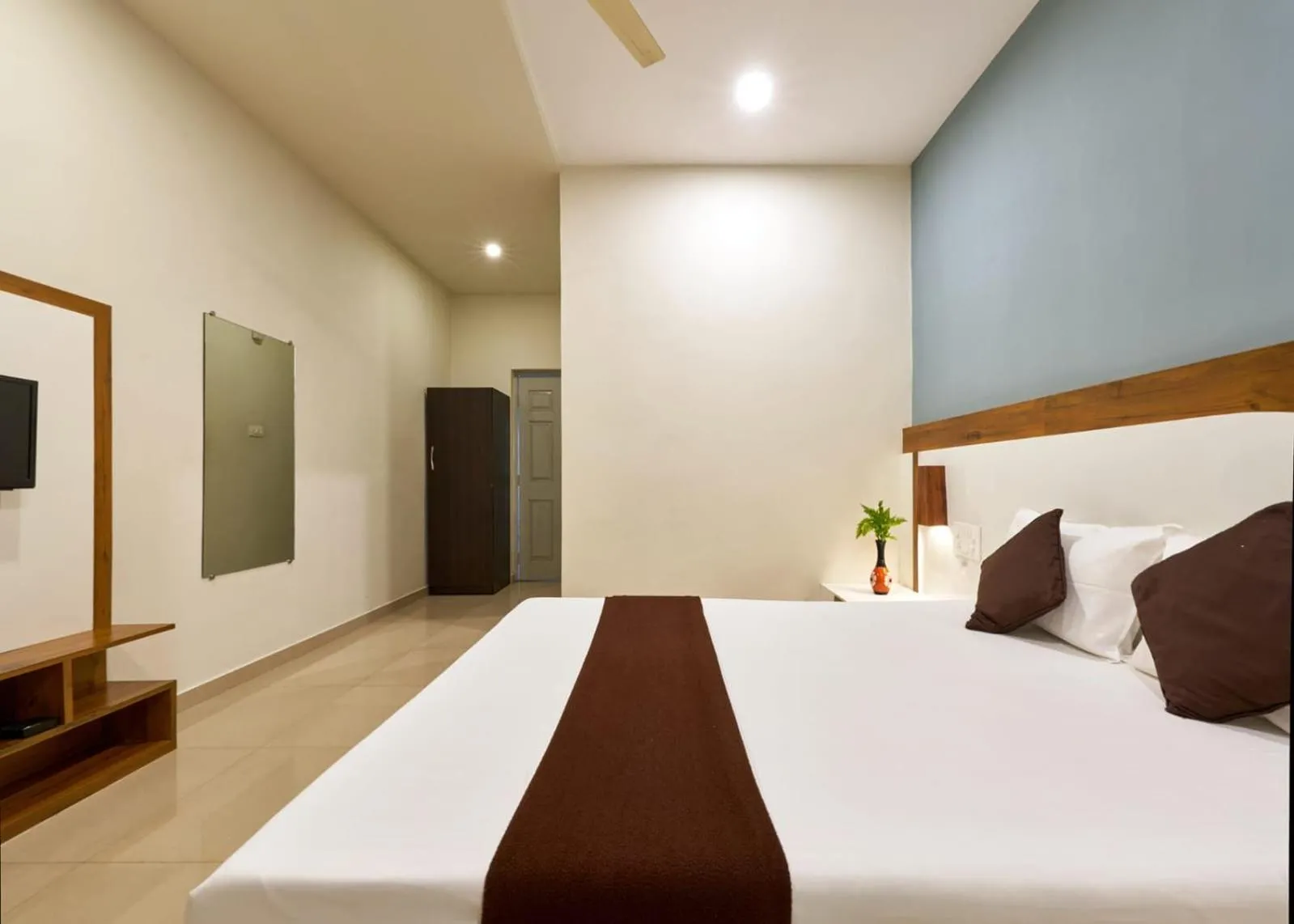 Bed in Serenity Resort Panhala