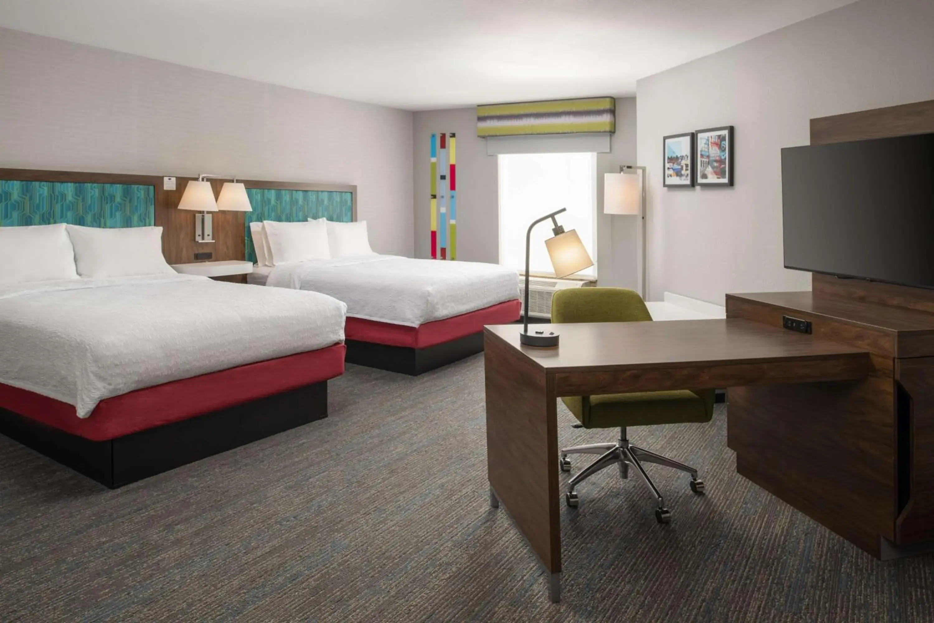 Bedroom, Bed in Hampton Inn and Suites Seattle - Airport / 28th Avenue Bedroom, Bed in Hampton Inn and Suites Seattle - Airport / 28th Avenue