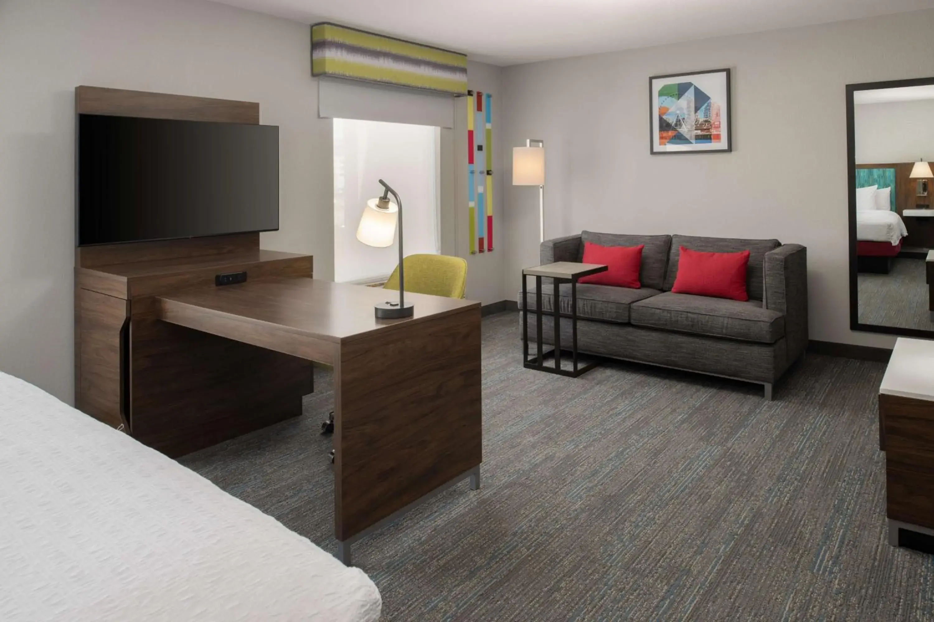 Bedroom, Bed in Hampton Inn and Suites Seattle - Airport / 28th Avenue Bedroom, Bed in Hampton Inn and Suites Seattle - Airport / 28th Avenue