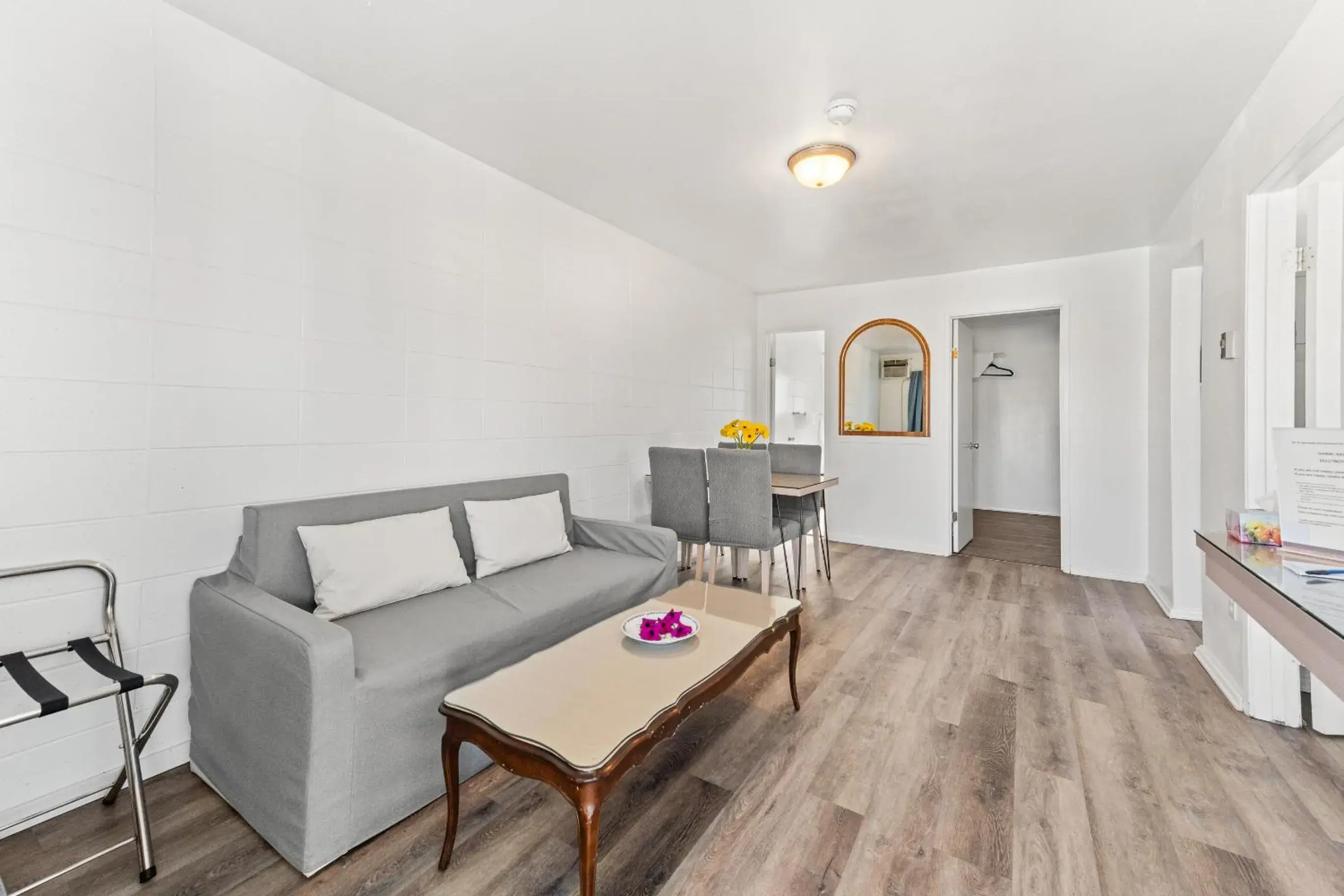 Family Suite-Full Kitchen in 5000 Motel Family Suite-Full Kitchen in 5000 Motel