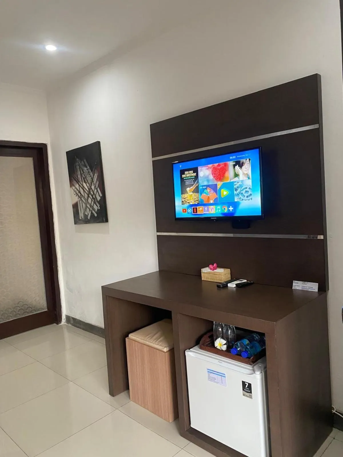 TV and multimedia in Tropica Gili Total Body Fit - Free Access Gym and Coworking Space