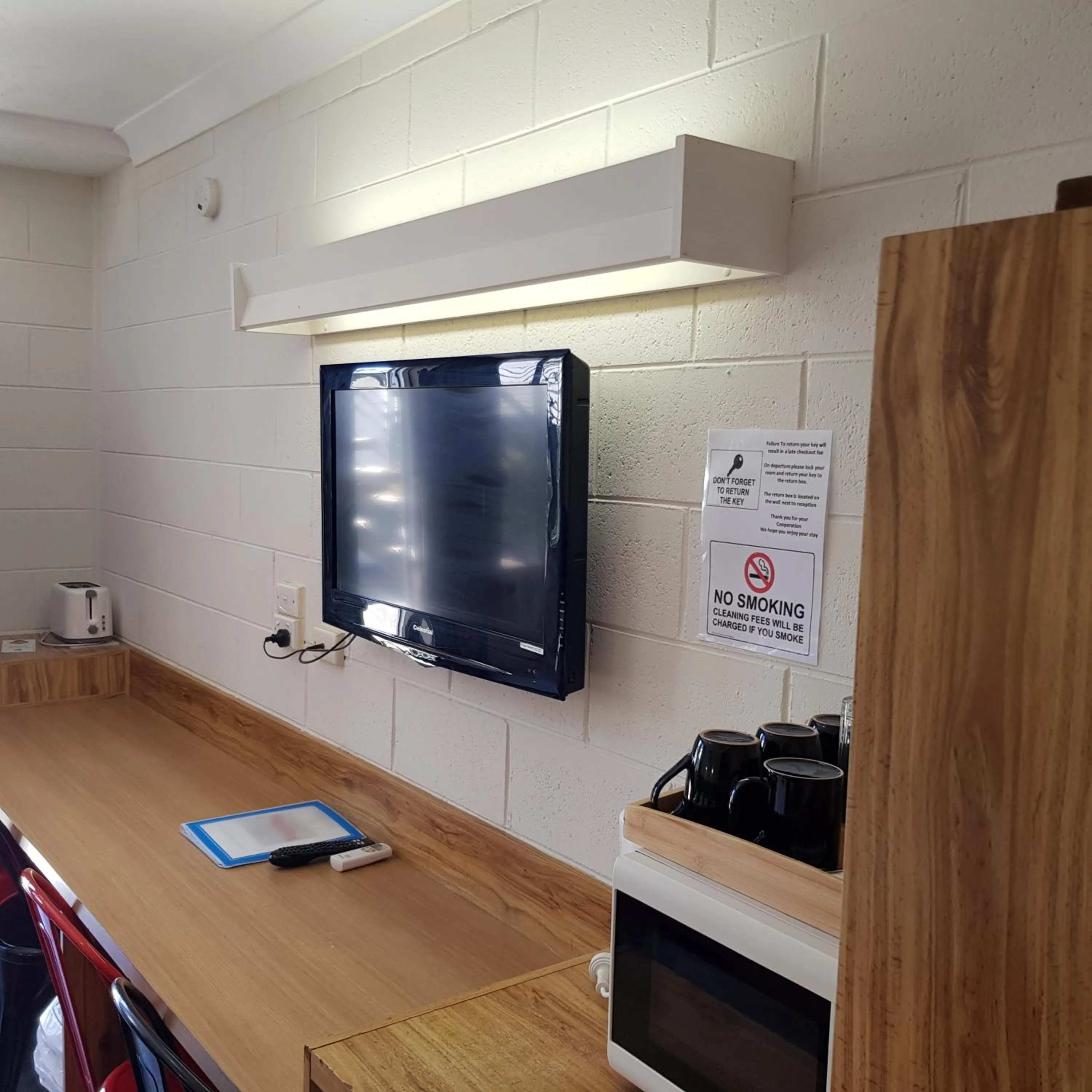 TV and multimedia in Motel Lodge