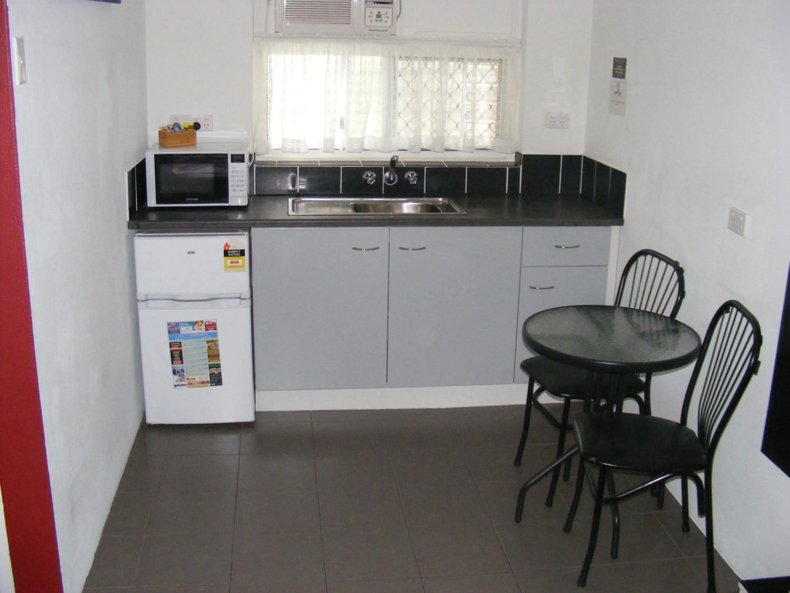 Kitchen or kitchenette in Motel Lodge