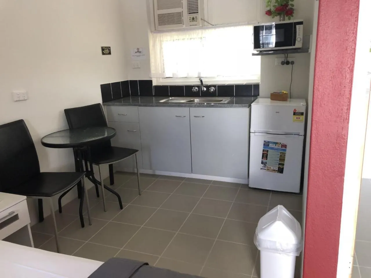 Kitchen or kitchenette in Motel Lodge