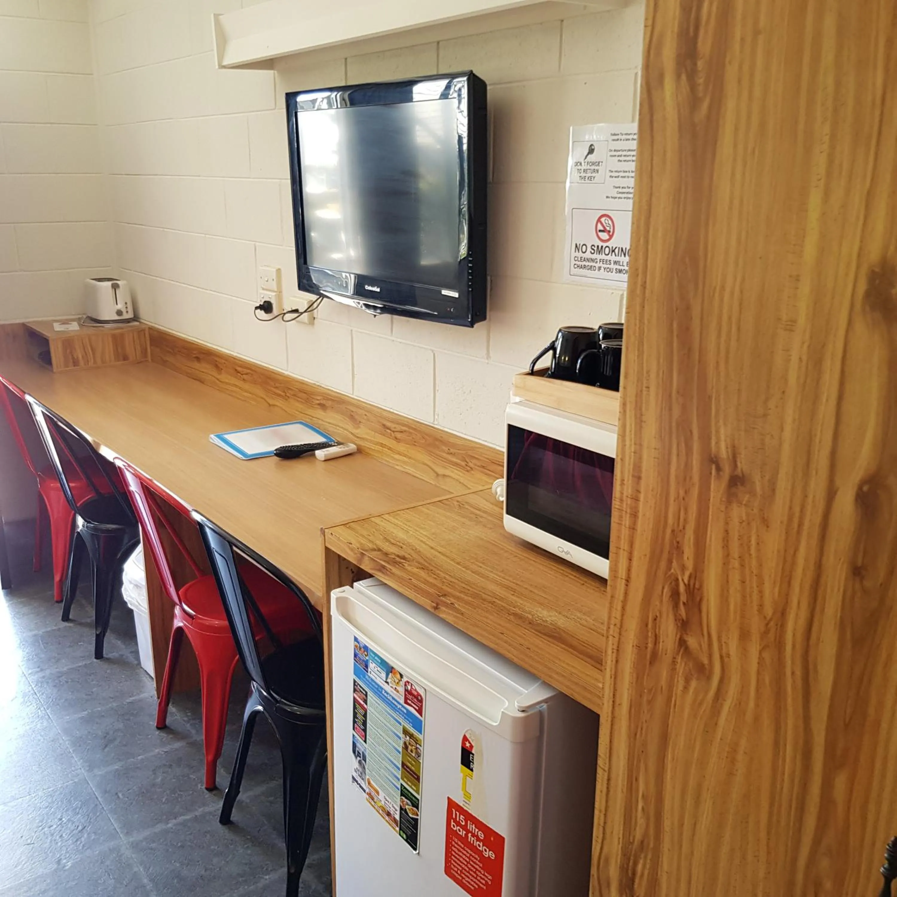 TV and multimedia in Motel Lodge