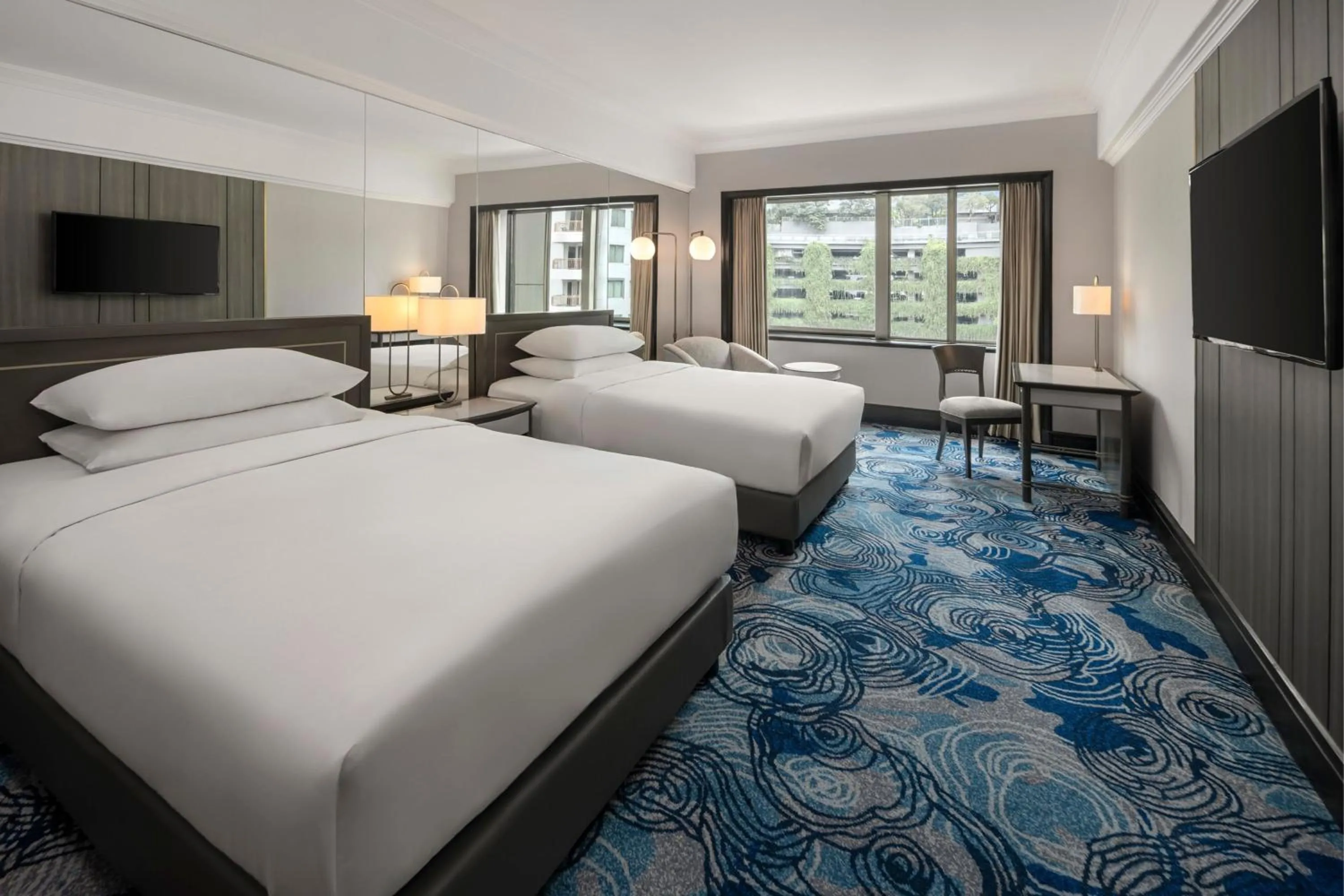 Photo of the whole room, Bed in Sheraton Surabaya Hotel & Towers