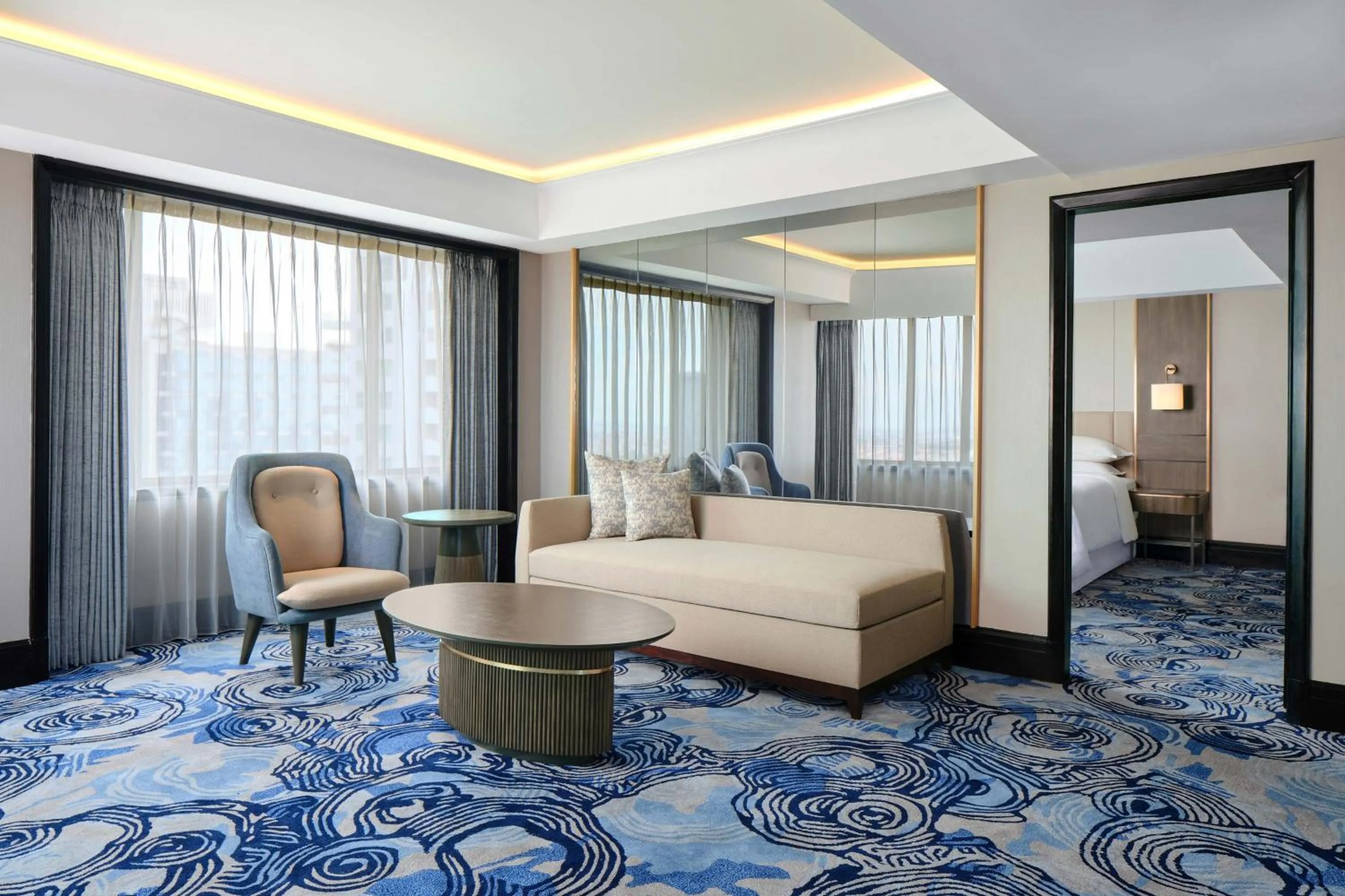 Living room, Bed in Sheraton Surabaya Hotel & Towers