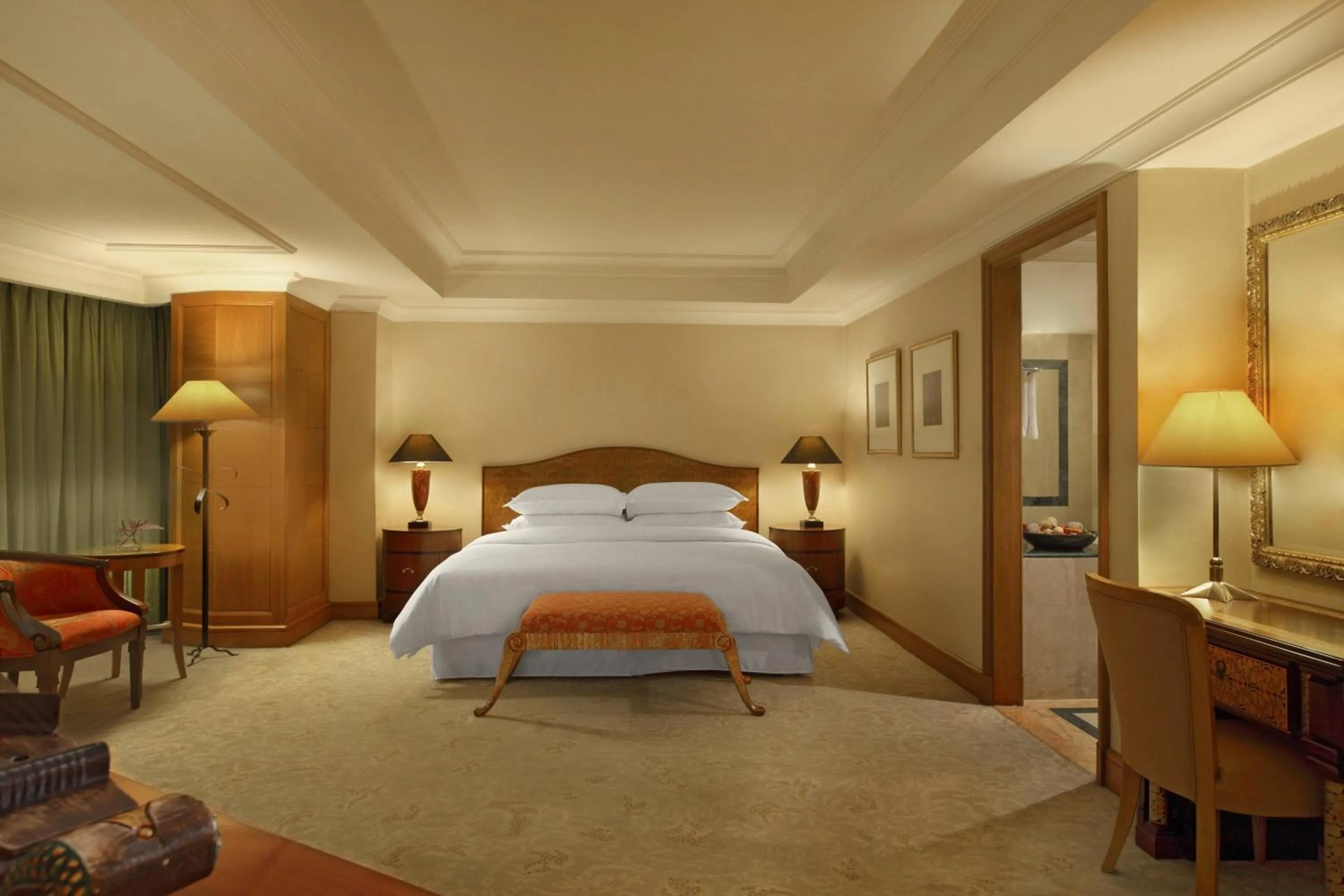 Bedroom, Bed in Sheraton Surabaya Hotel & Towers