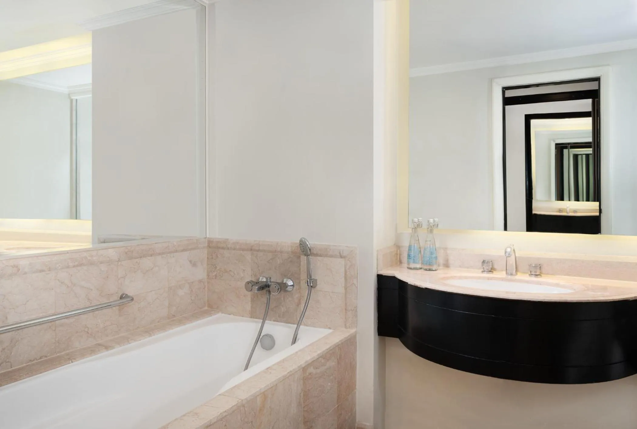 Bath in Sheraton Surabaya Hotel & Towers