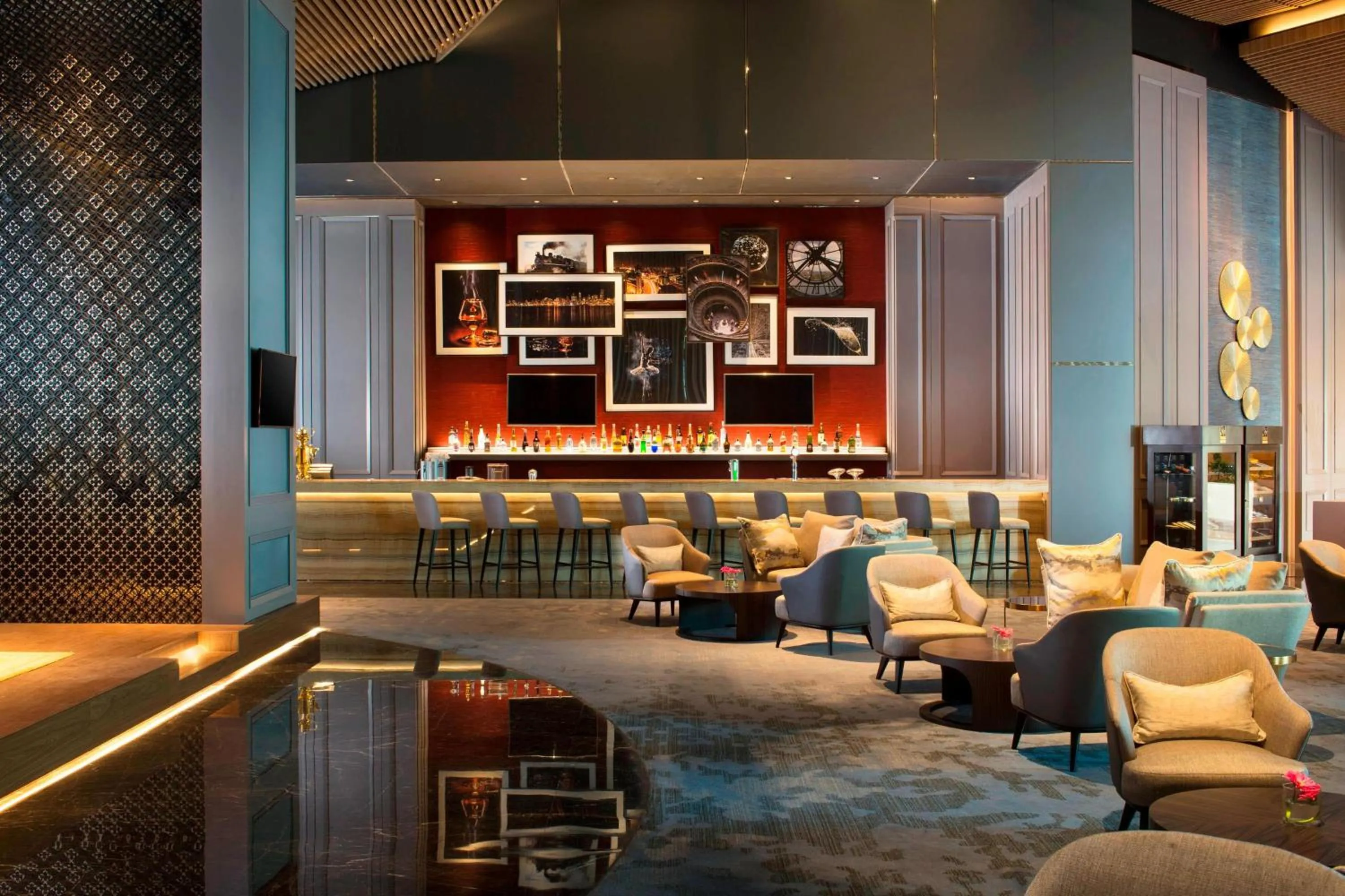 Lounge or bar in Sheraton Surabaya Hotel & Towers