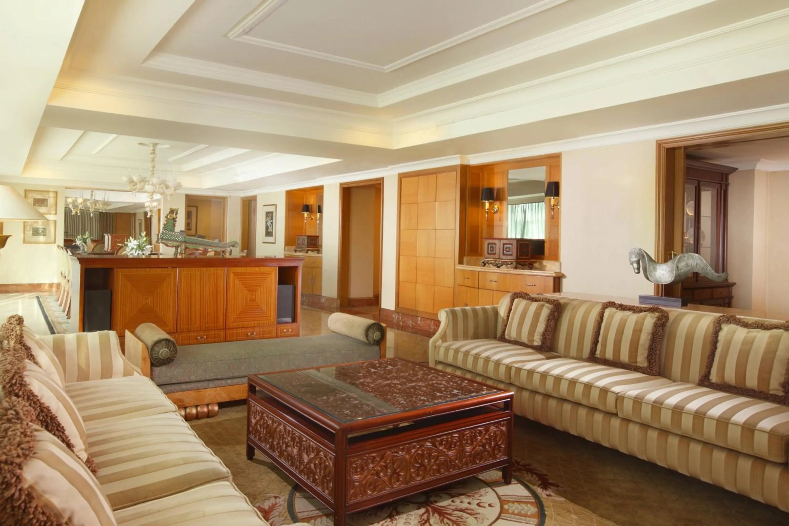Living room in Sheraton Surabaya Hotel & Towers