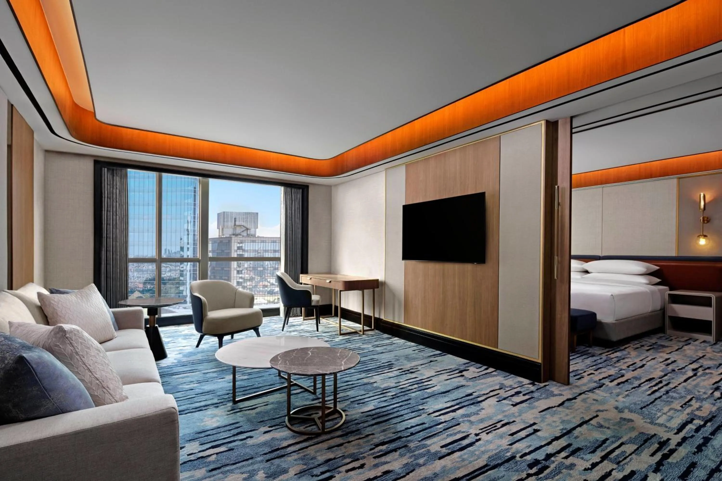 Living room, Bed in Sheraton Surabaya Hotel & Towers