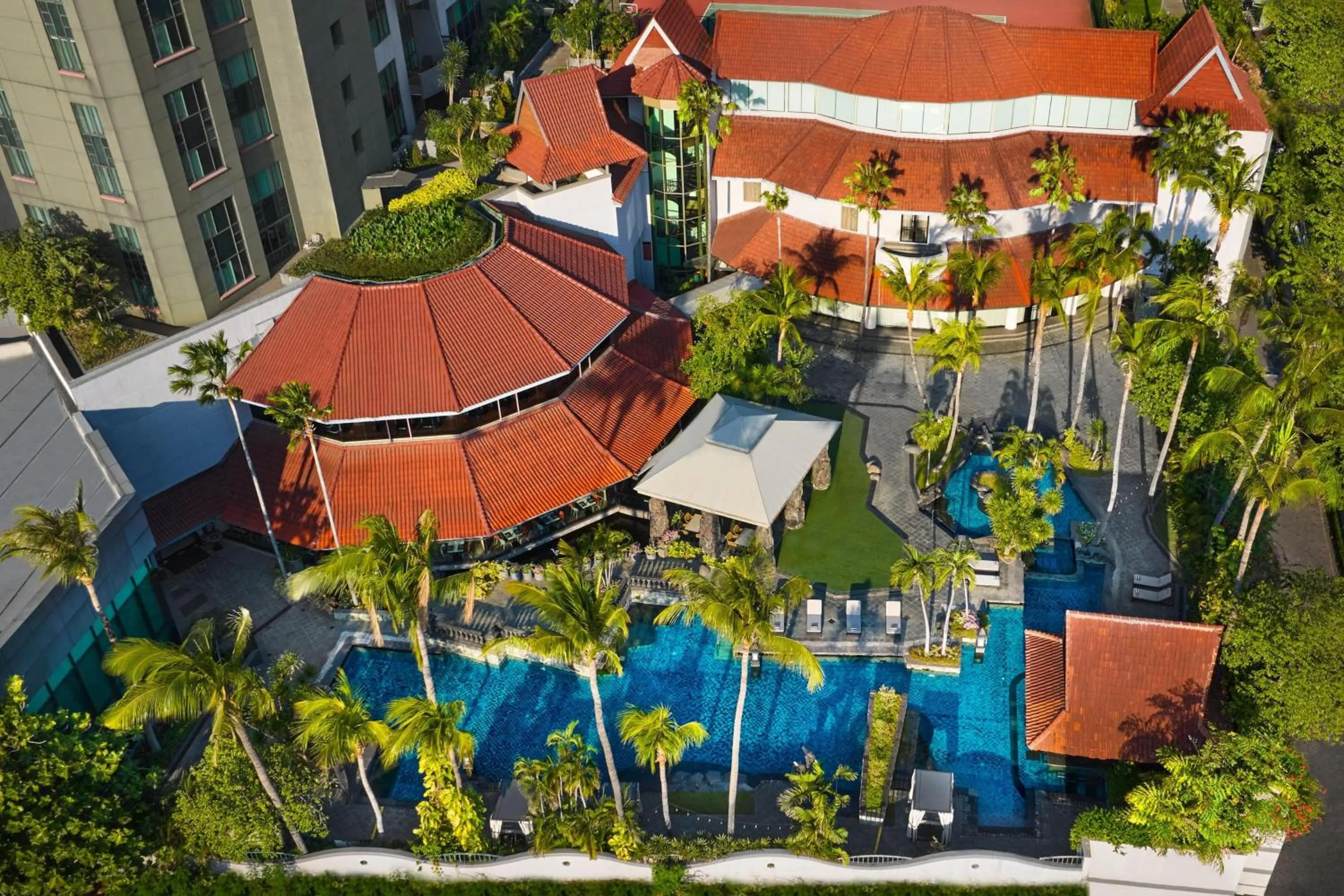 Swimming pool in Sheraton Surabaya Hotel & Towers