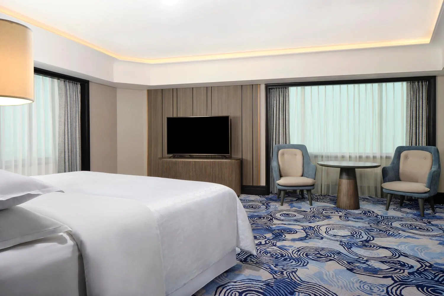 Bed in Sheraton Surabaya Hotel & Towers