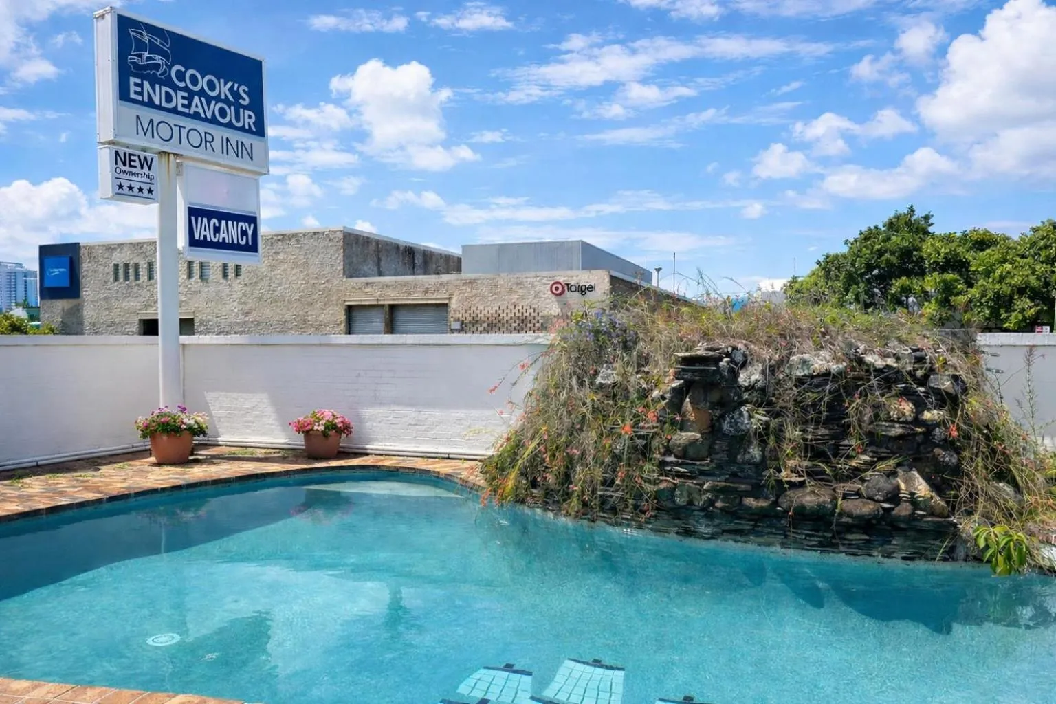 Cooks Endeavour Motor Inn Tweed Heads near Gold Coast Airport