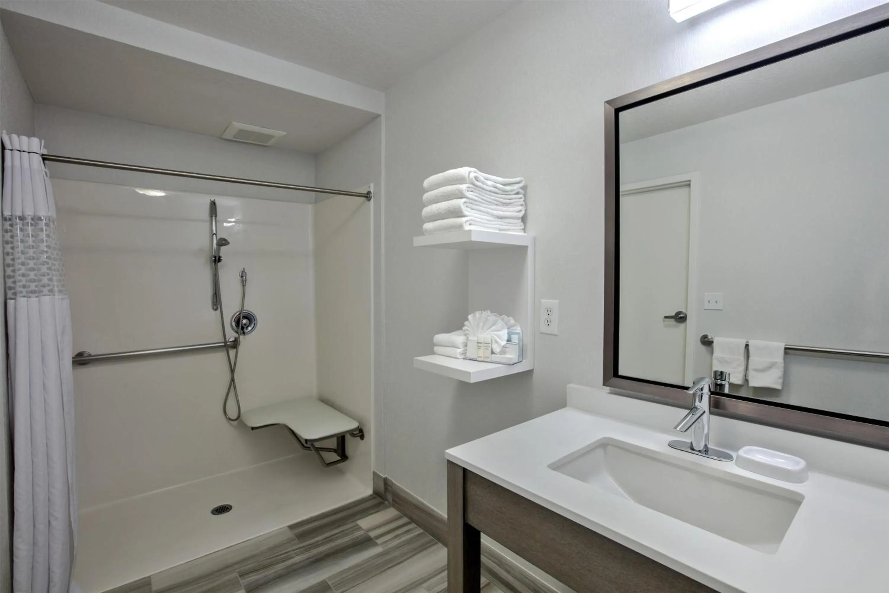 Bathroom in Hampton Inn & Suites Hermosa Beach