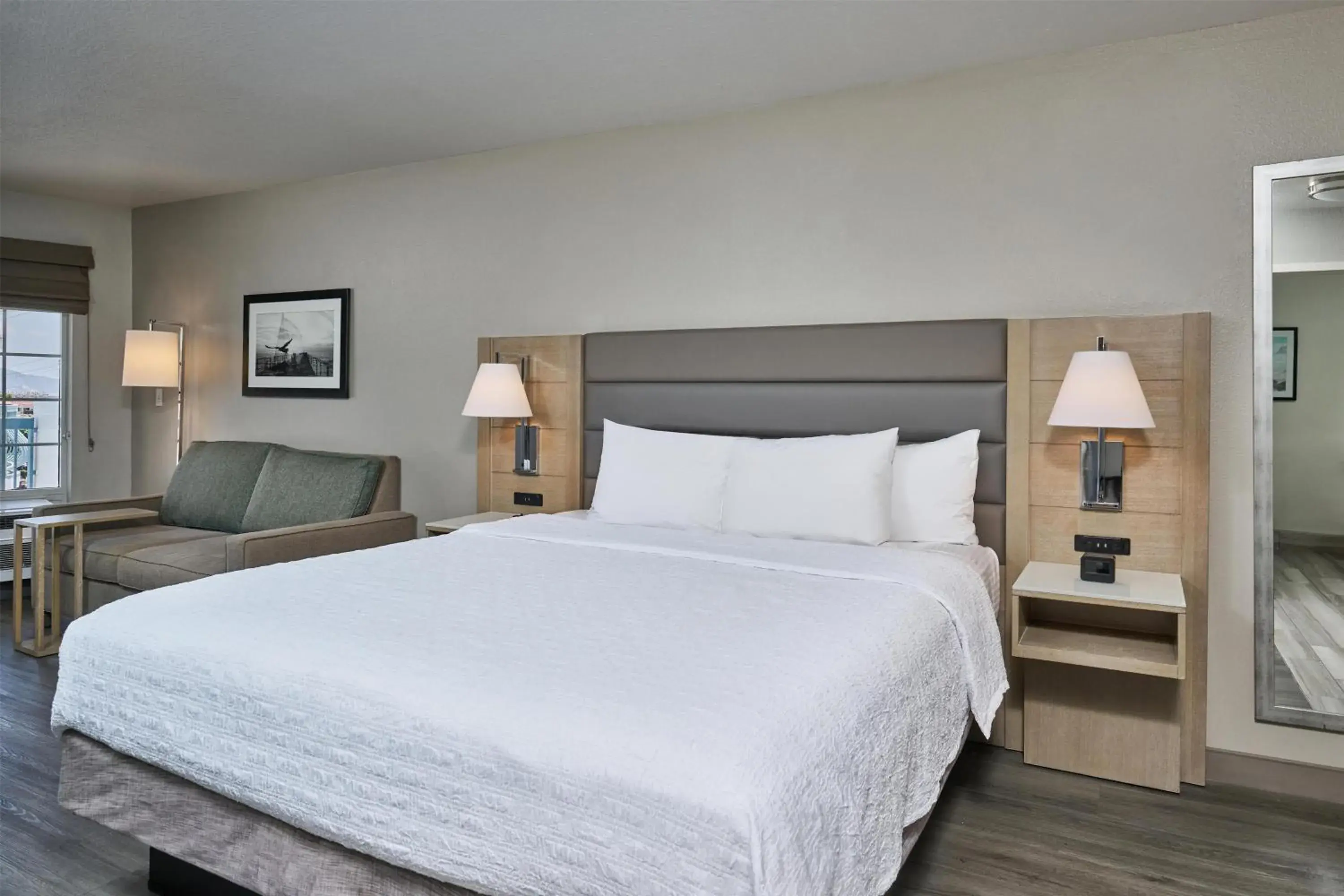 Bed in Hampton Inn & Suites Hermosa Beach Bed in Hampton Inn & Suites Hermosa Beach