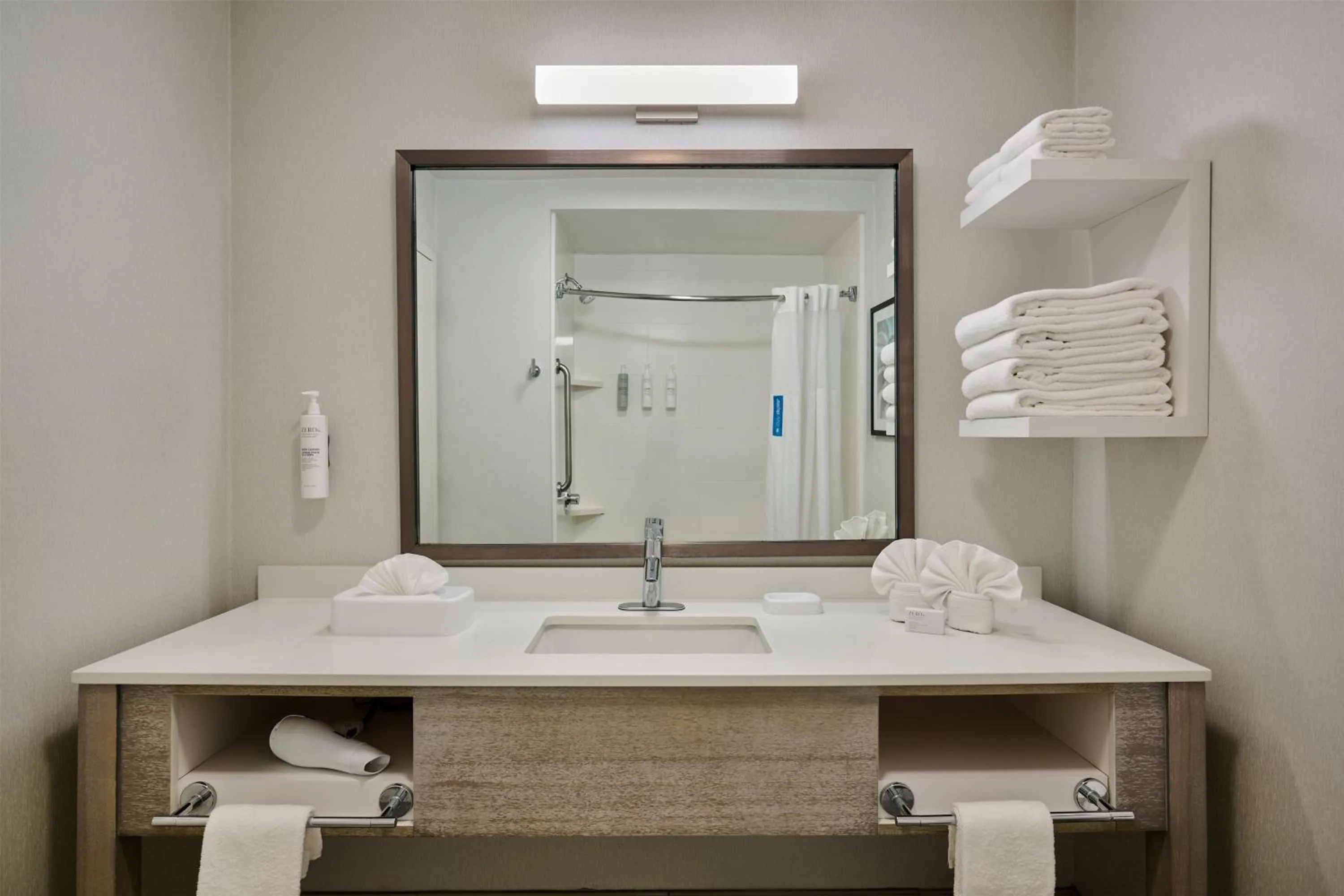 Bathroom in Hampton Inn & Suites Hermosa Beach