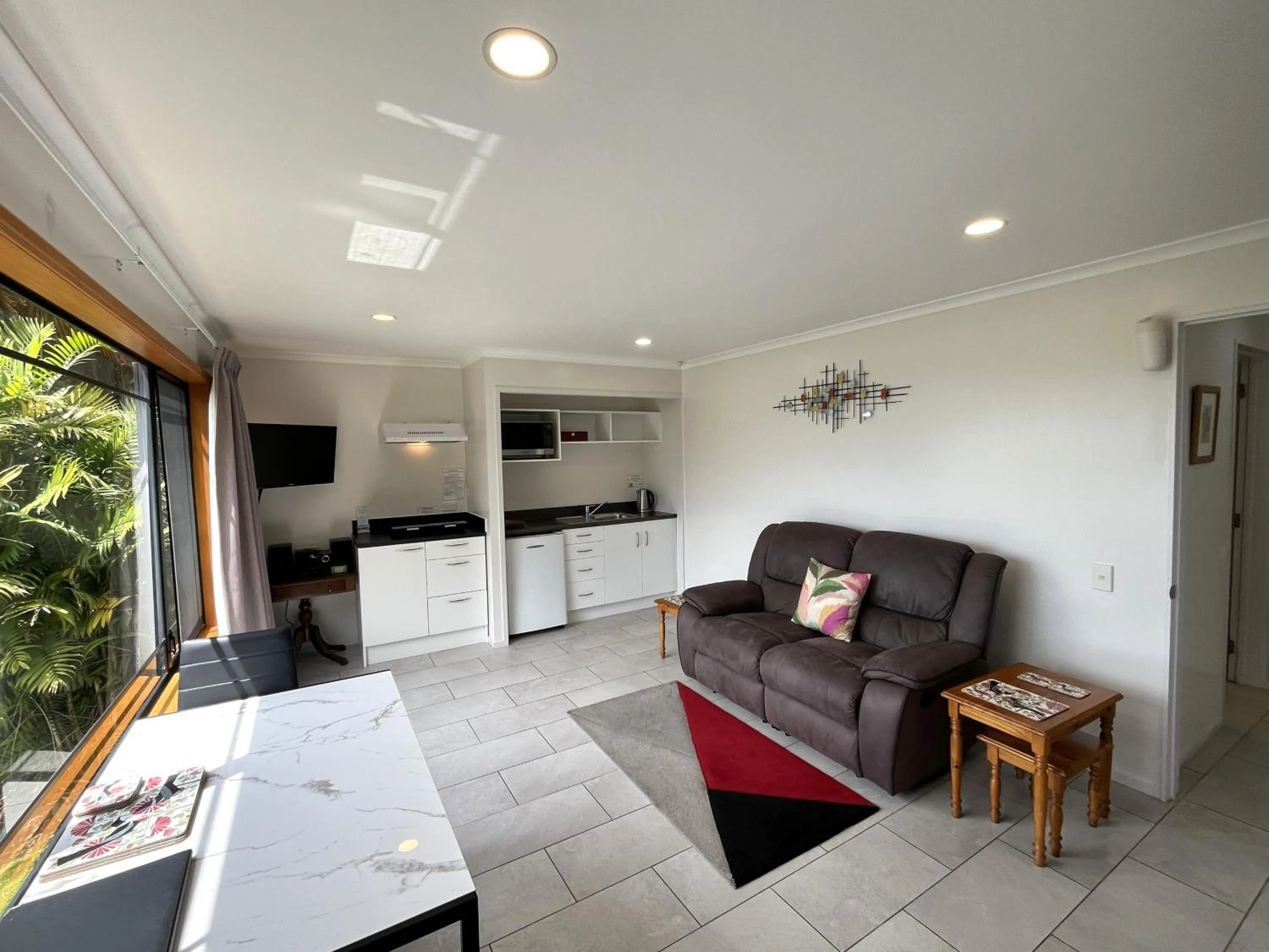 TV and multimedia in Abri Apartments