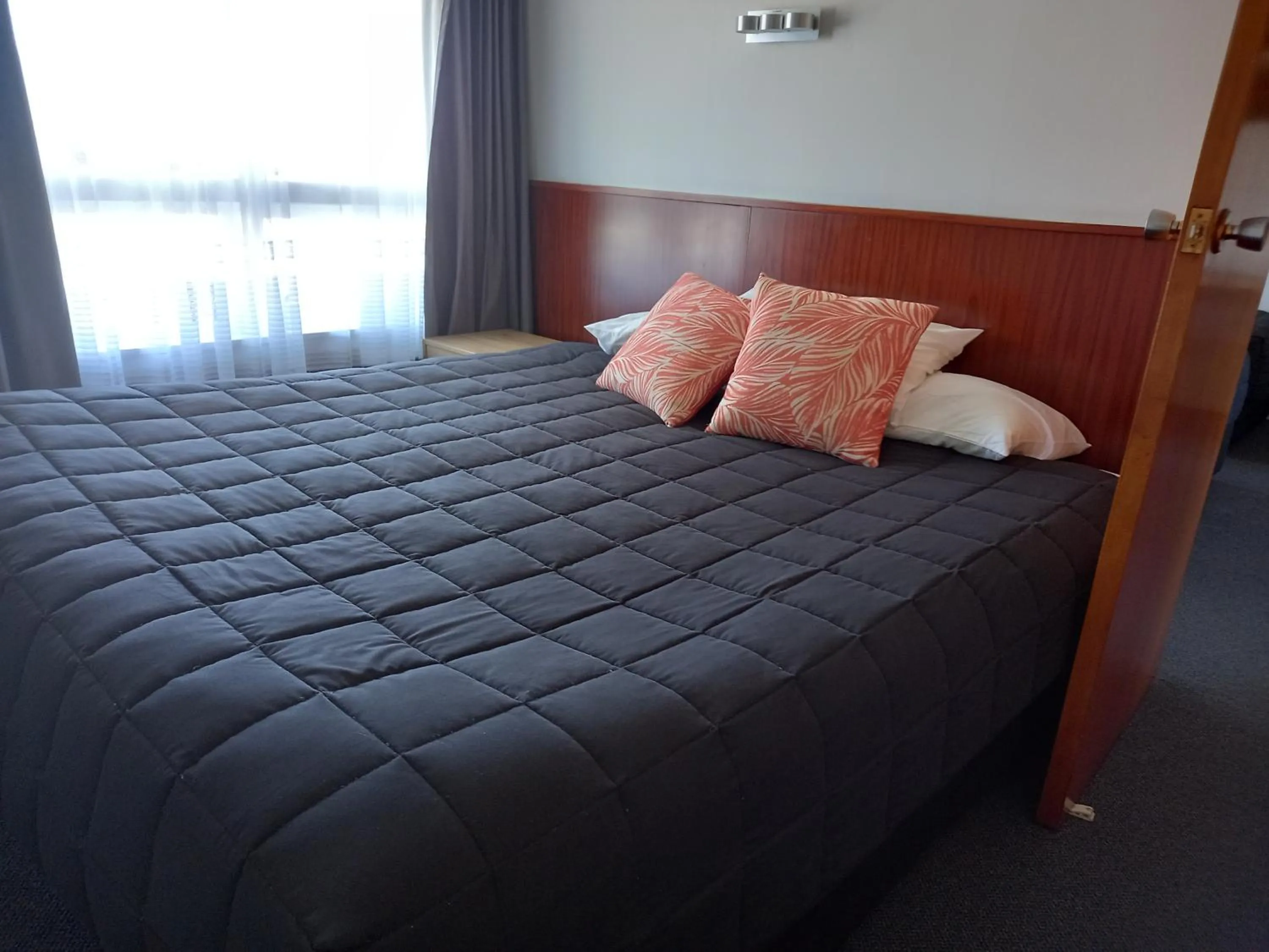 Bedroom, Bed in Tower Road Motel