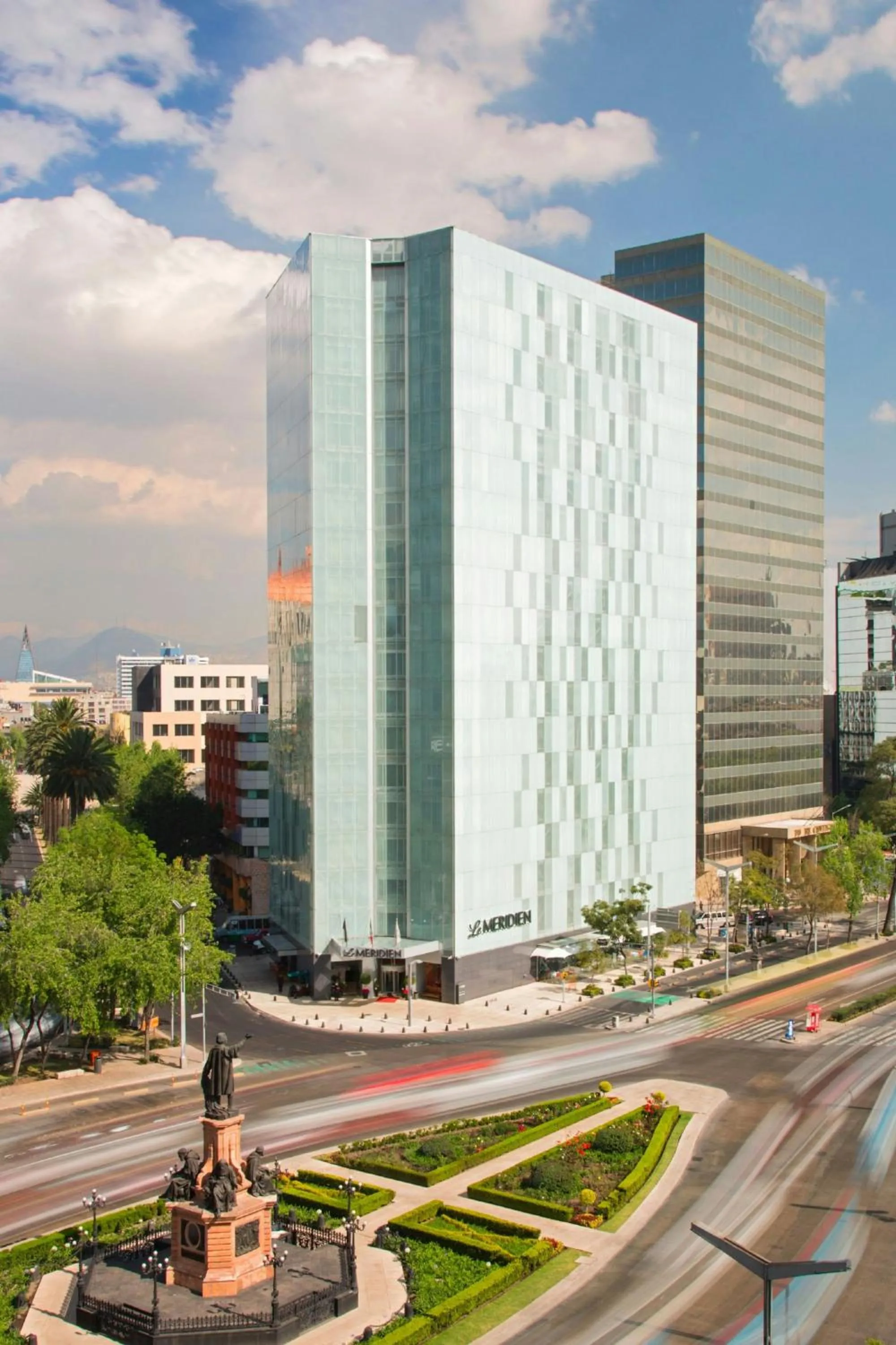 Property building in Le Méridien Mexico City Reforma