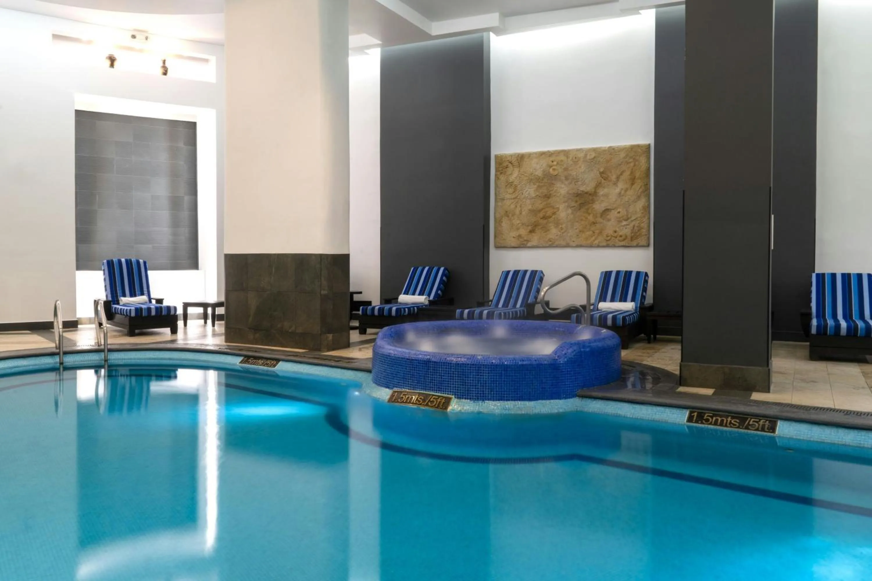 Swimming pool in Le Méridien Mexico City Reforma