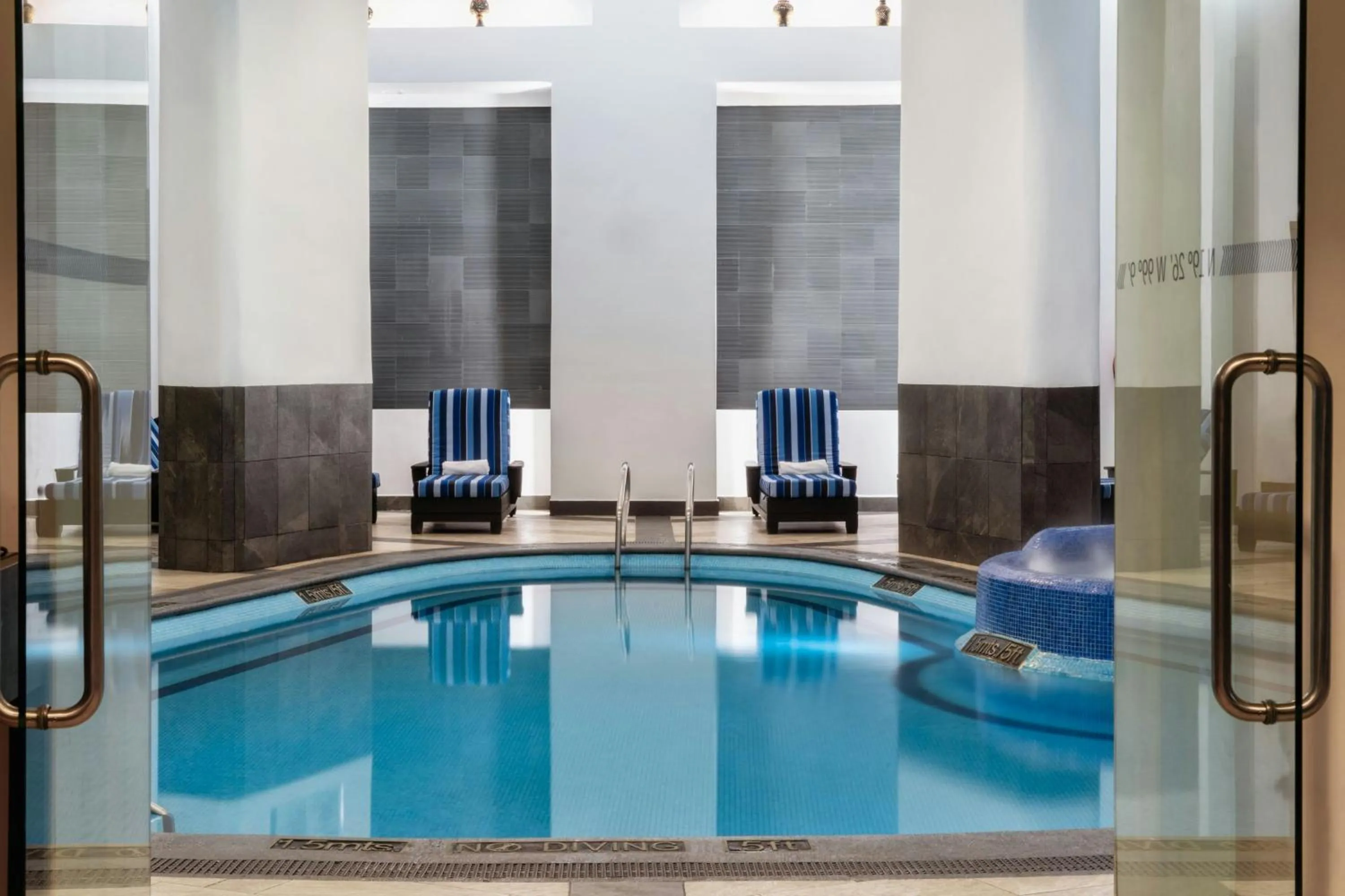 Swimming pool in Le Méridien Mexico City Reforma