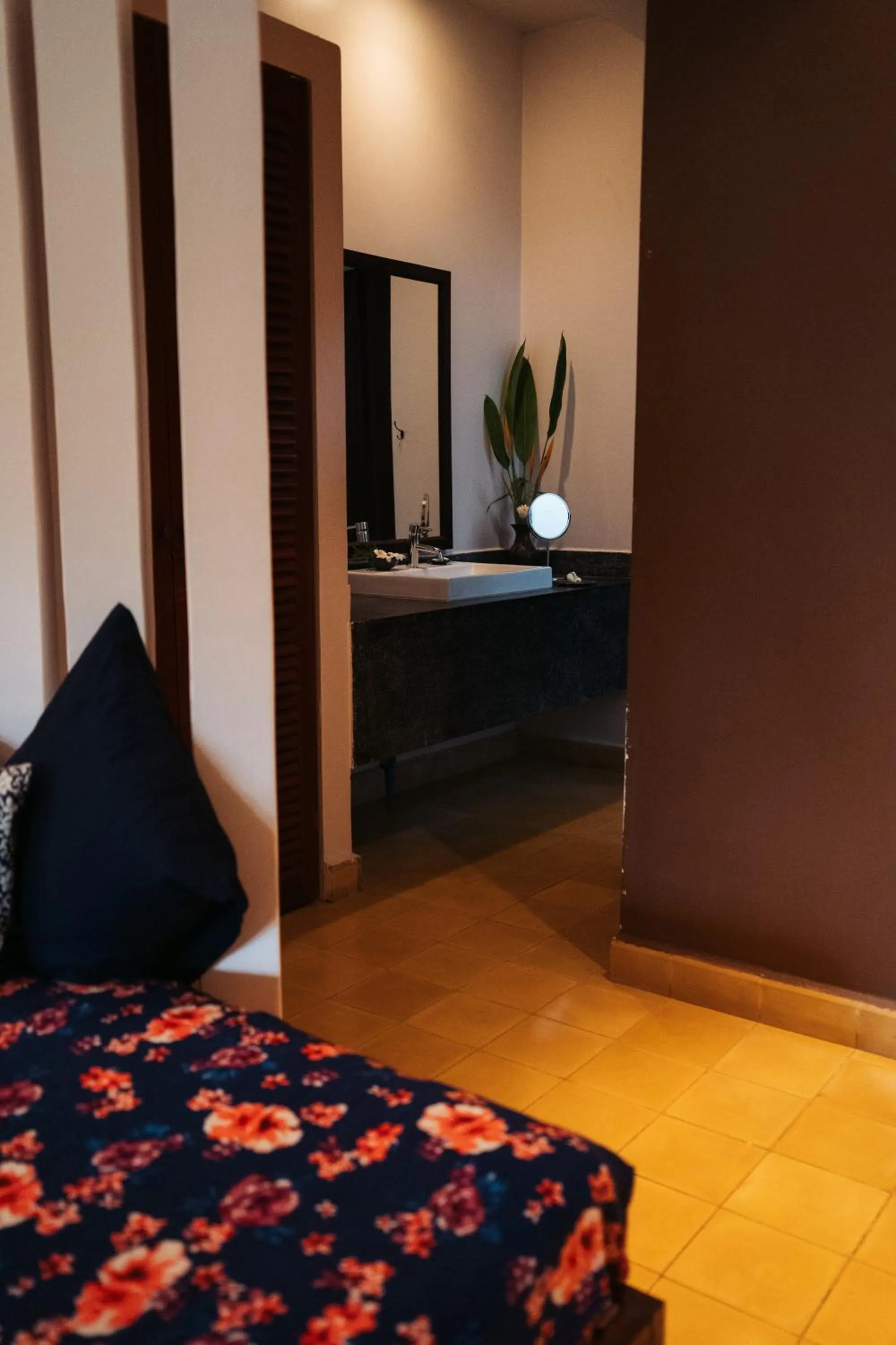 Bedroom, Bed in Battambang Resort