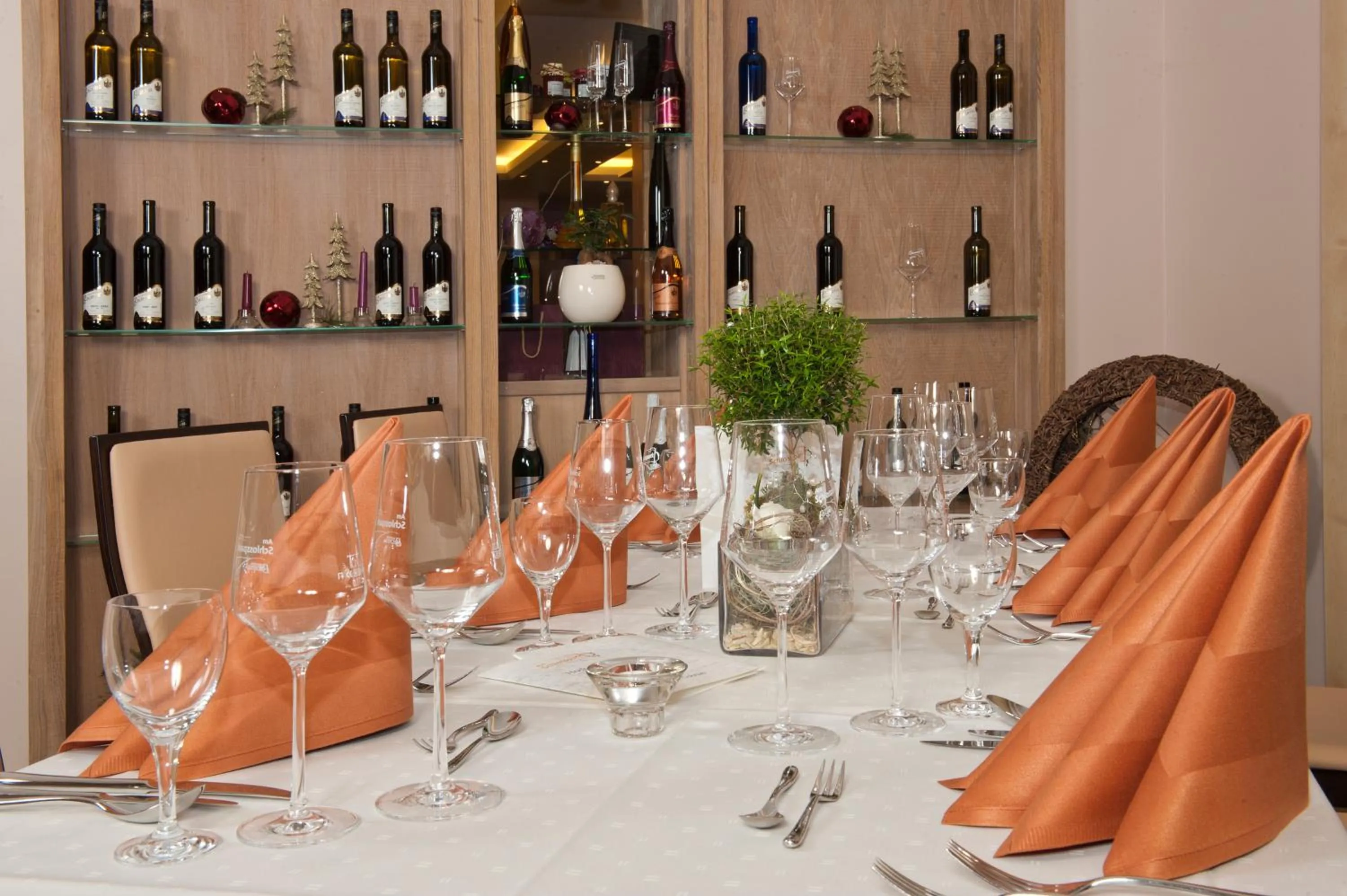 Restaurant/Places to Eat in Am Schlosspark