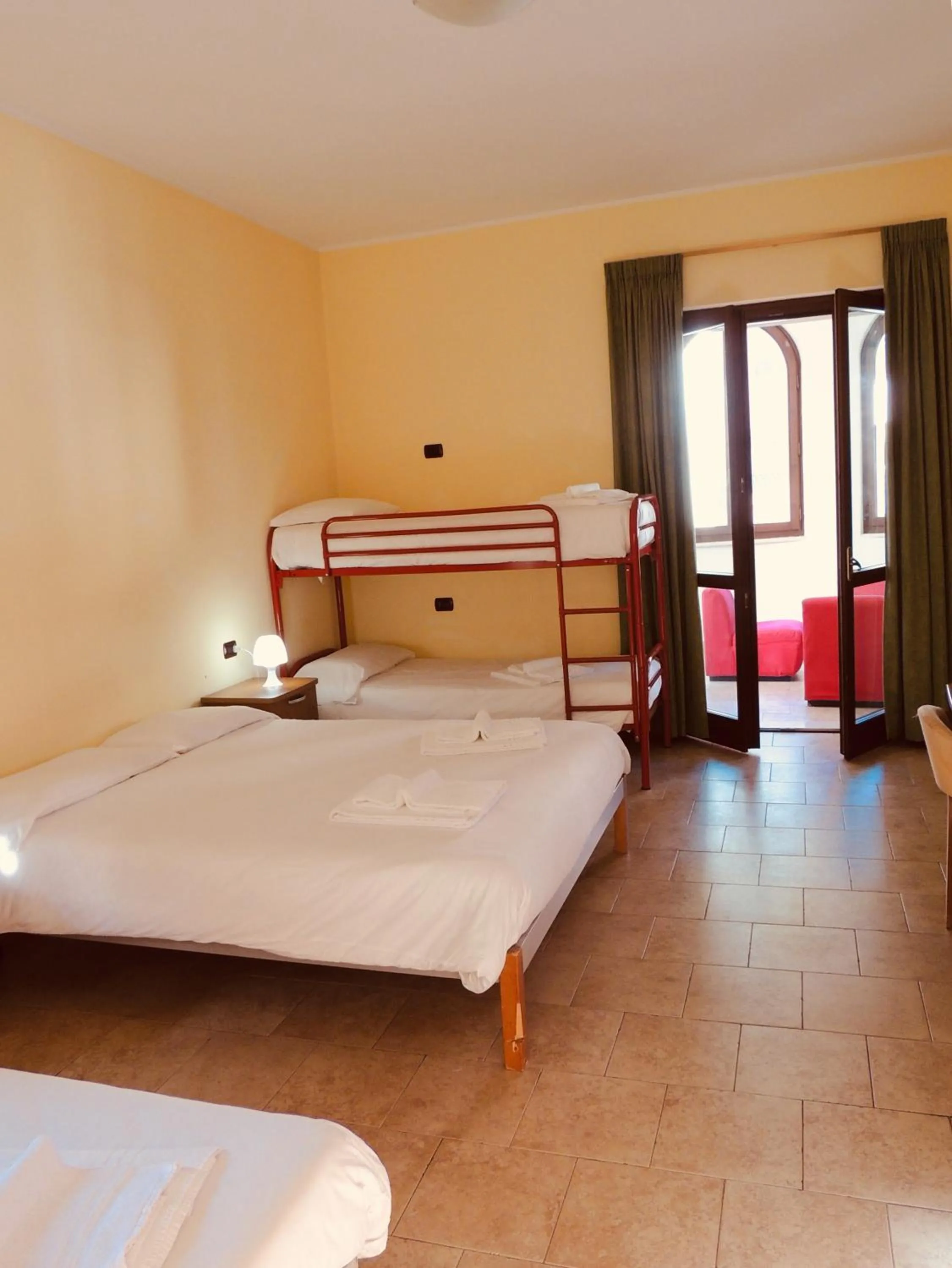 Balcony/Terrace, Bed in Ostello Brembo