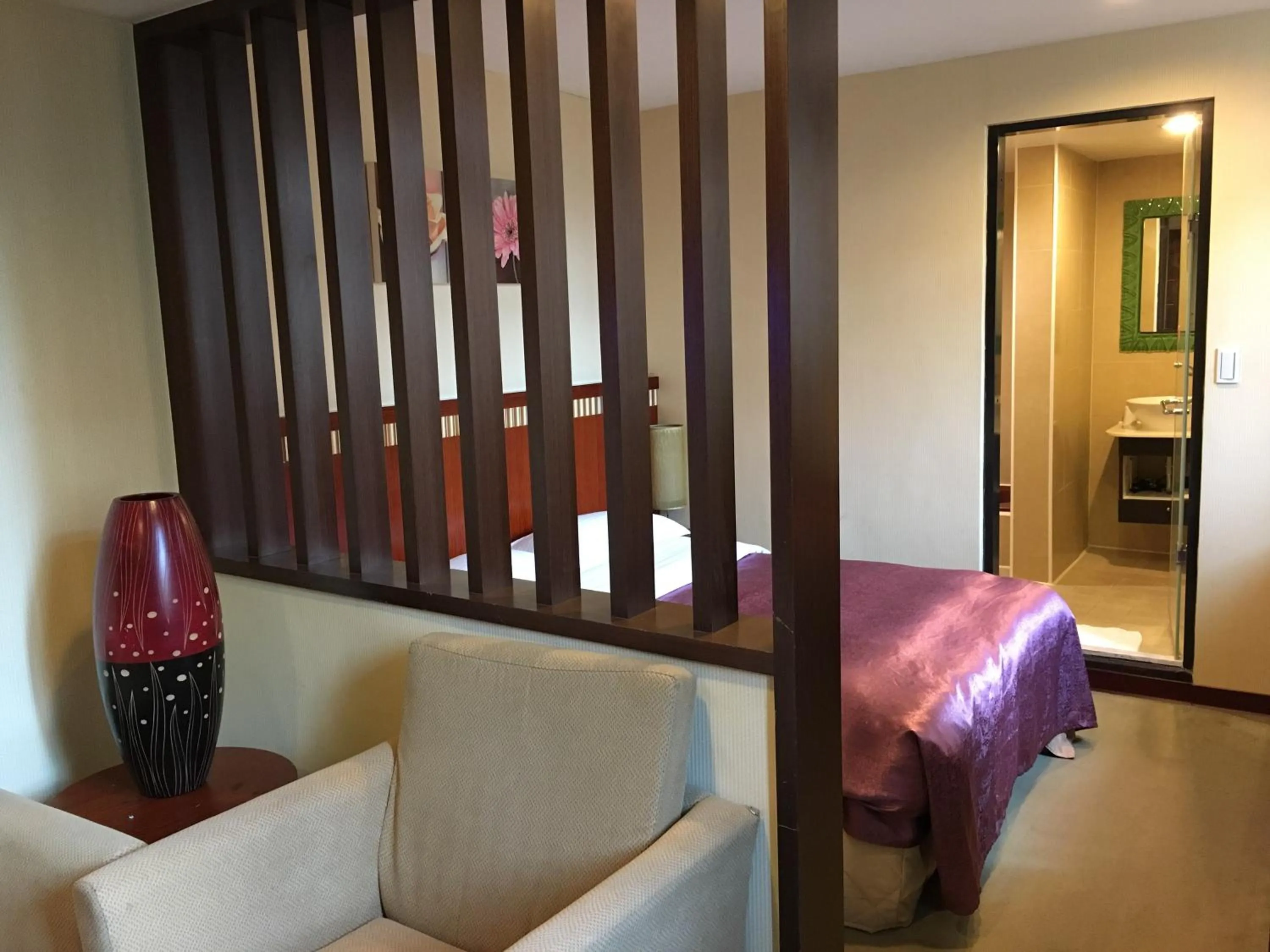 Bed in Eastern Beauty Hotel