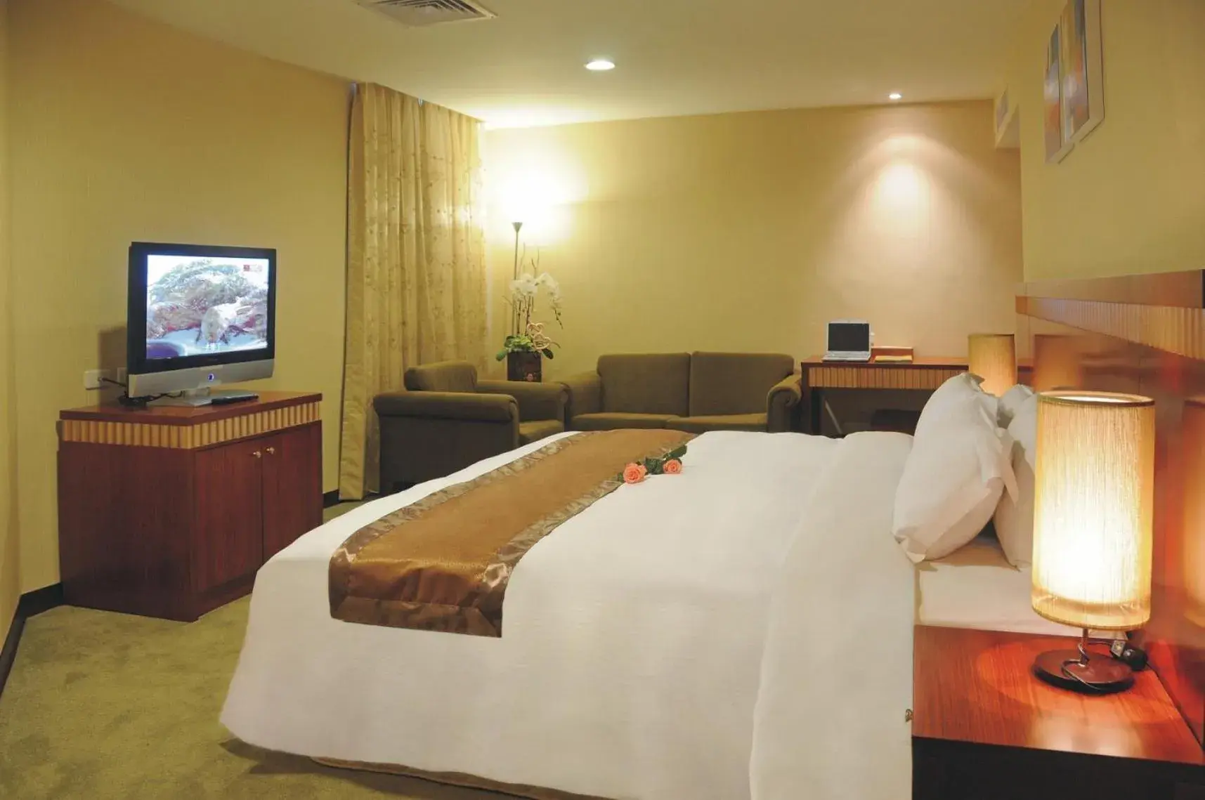 Bed in Eastern Beauty Hotel Bed in Eastern Beauty Hotel