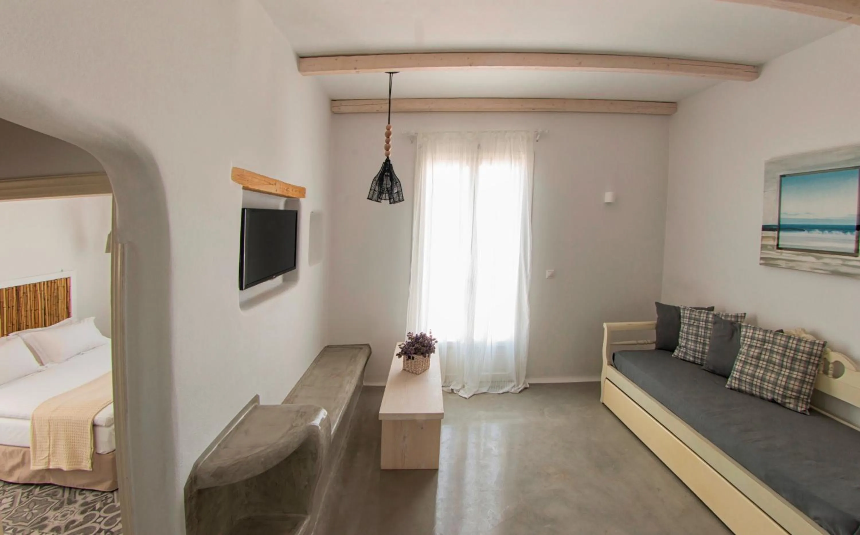 Photo of the whole room, Bed in Dolphin Kastraki Studios