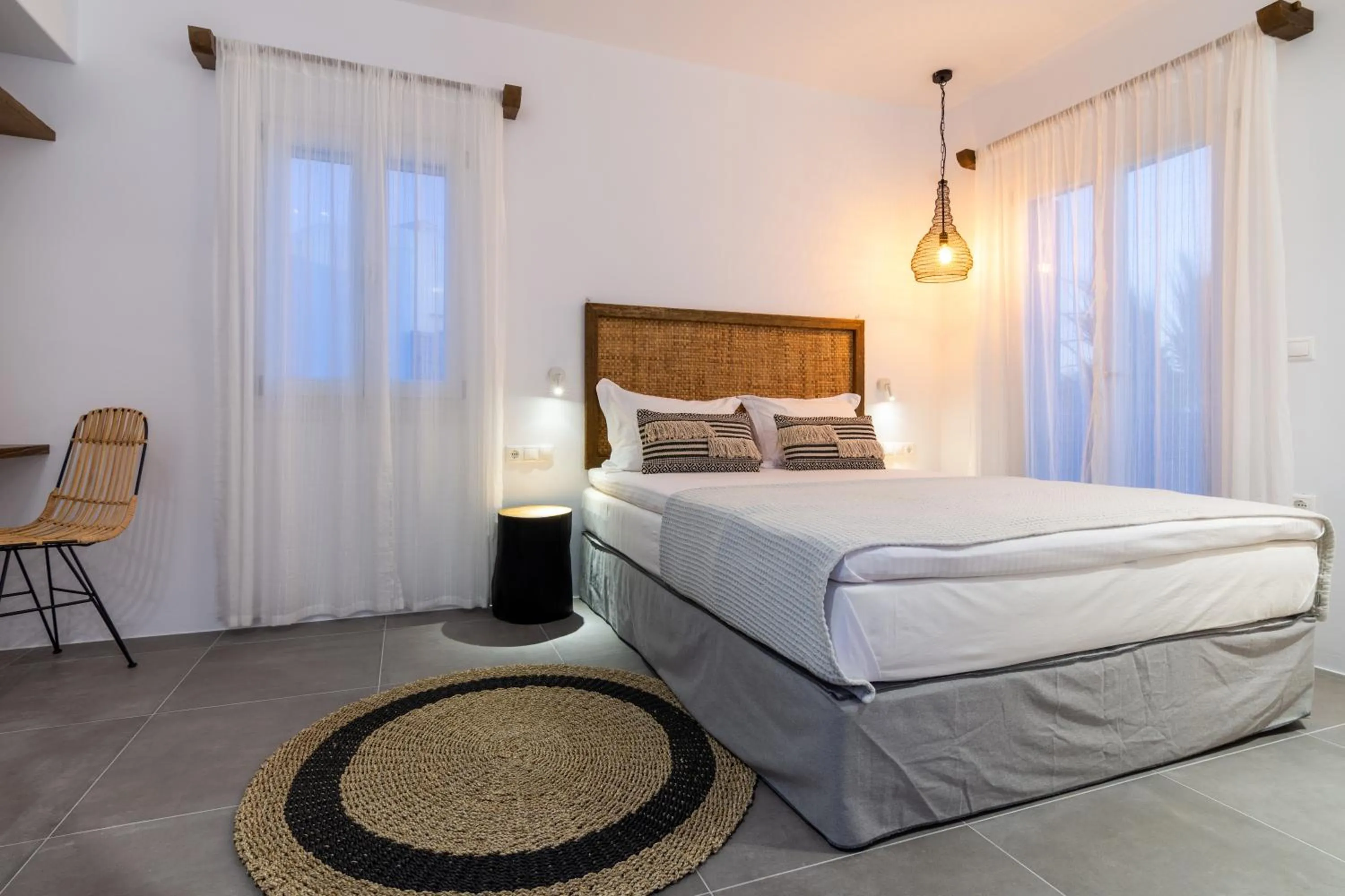 Bed in Dolphin Kastraki Studios