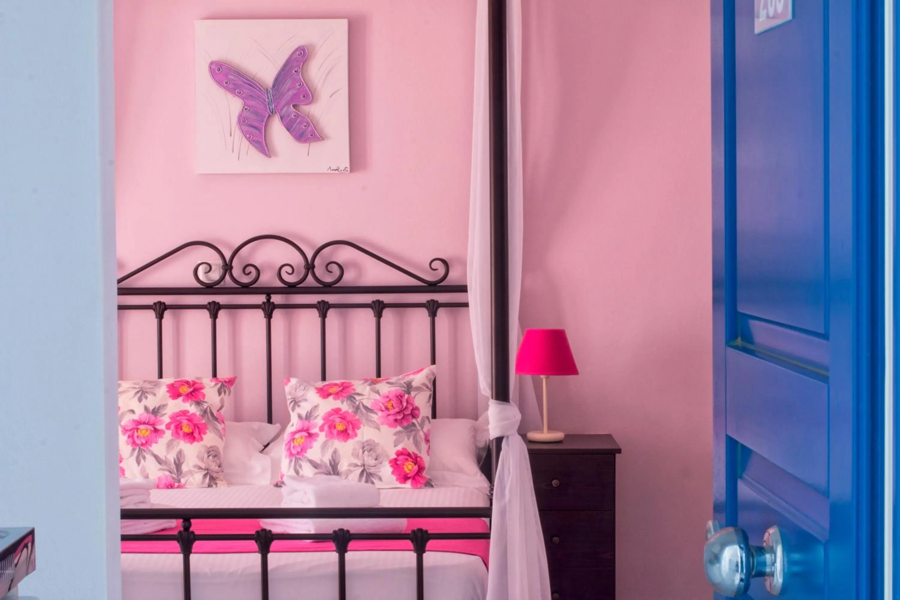 Bedroom, Bed in Dolphin Kastraki Studios