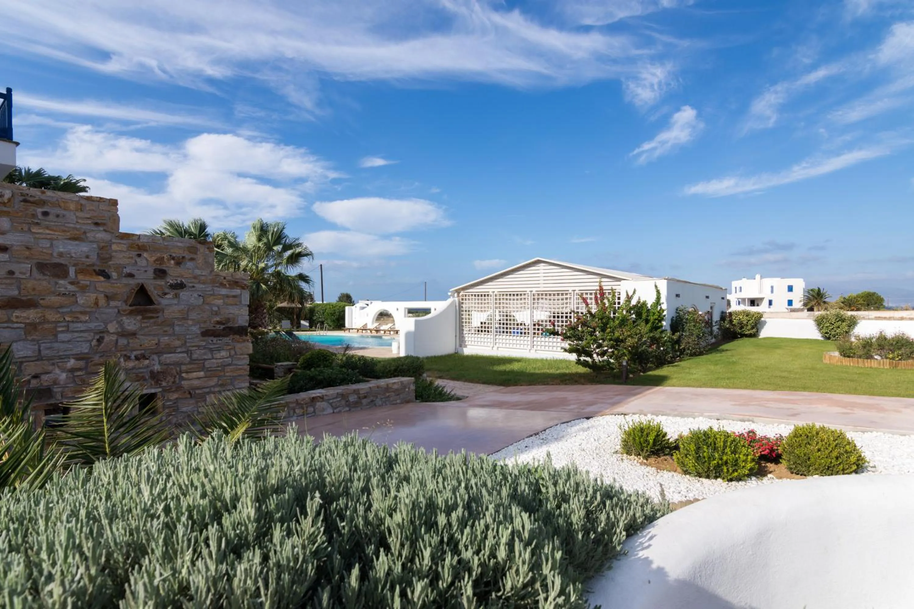 Garden in Dolphin Kastraki Studios