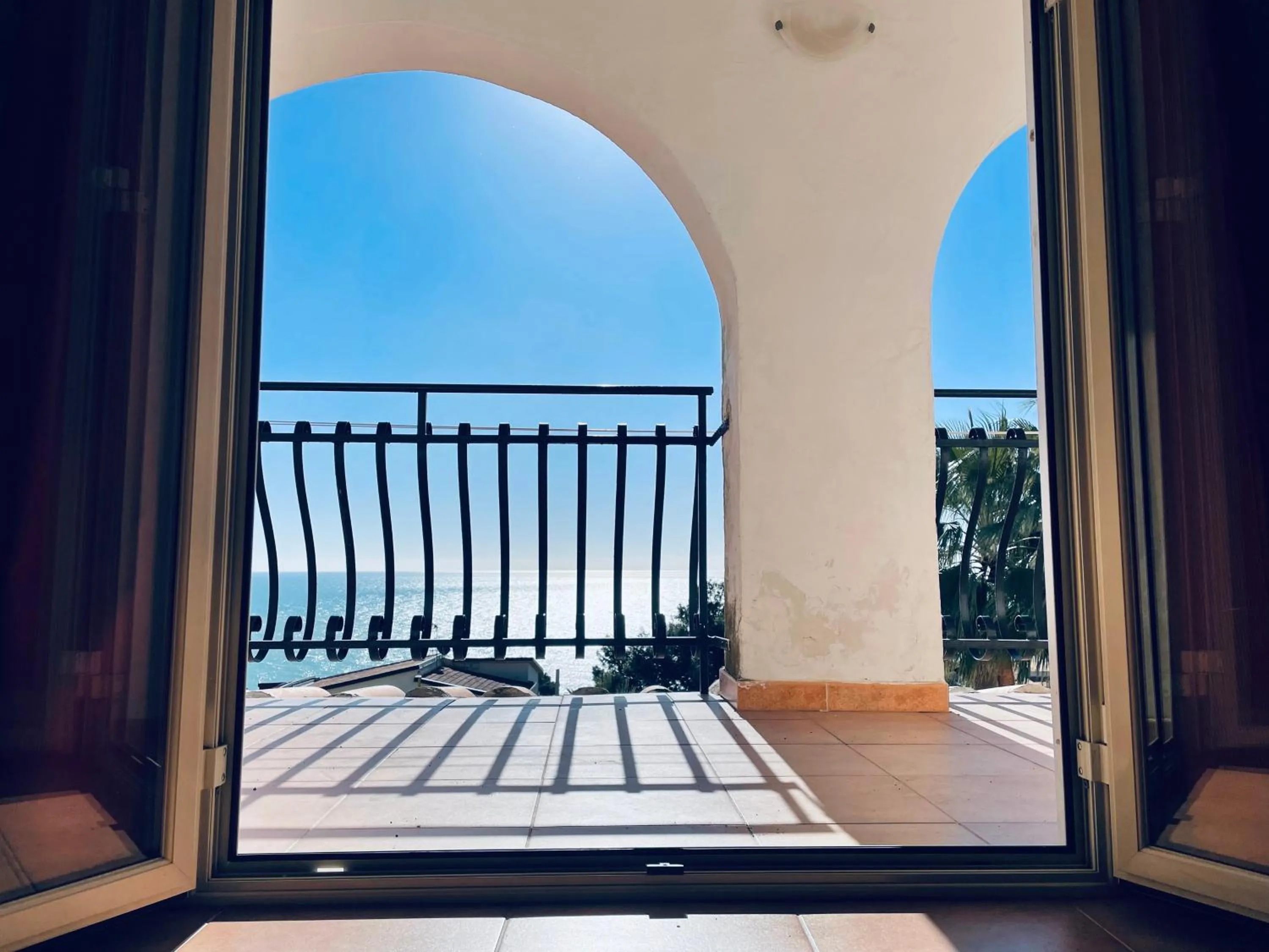 Day in Manca Residence