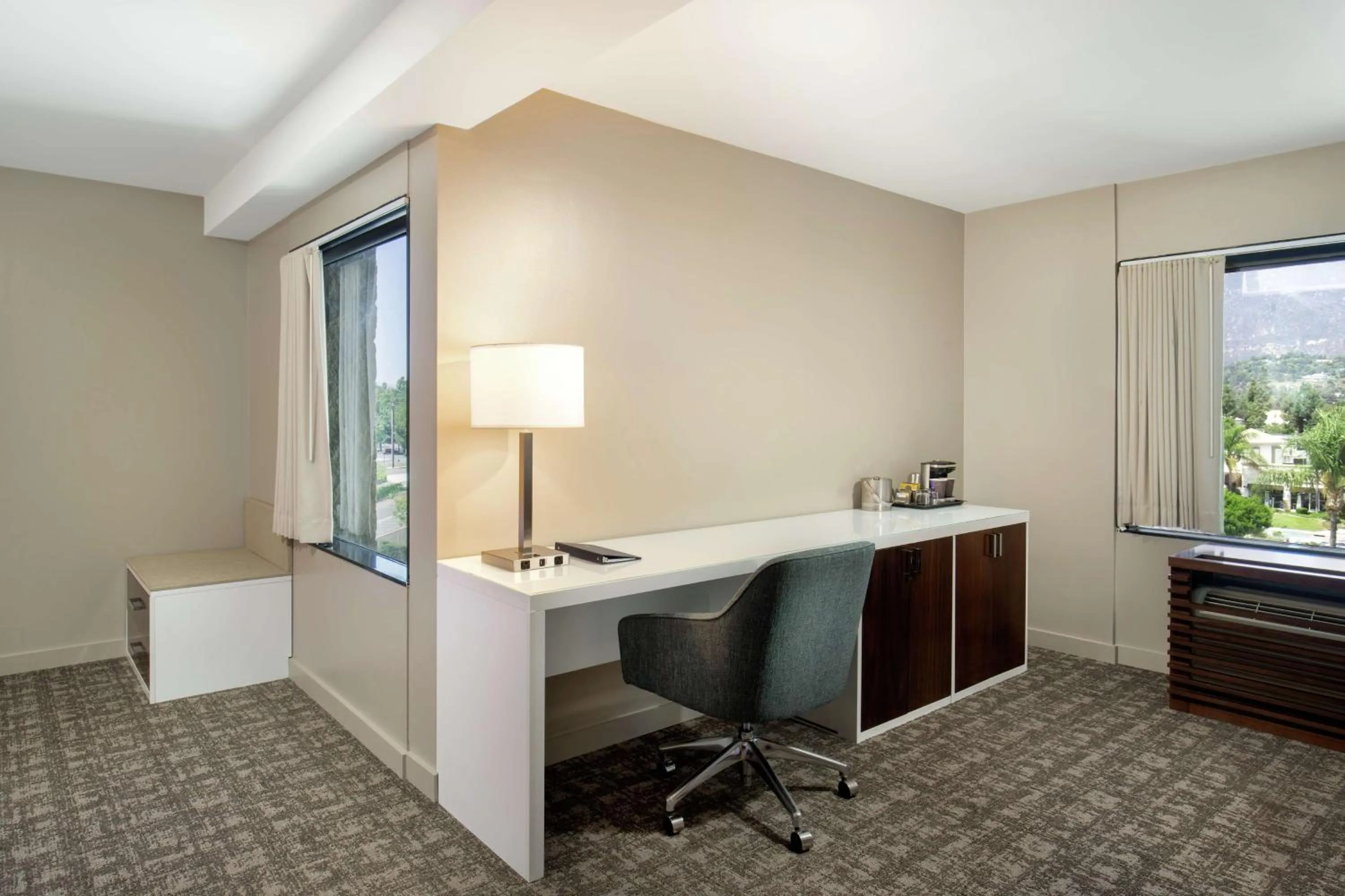 Bedroom in DoubleTree by Hilton Monrovia - Pasadena Area
