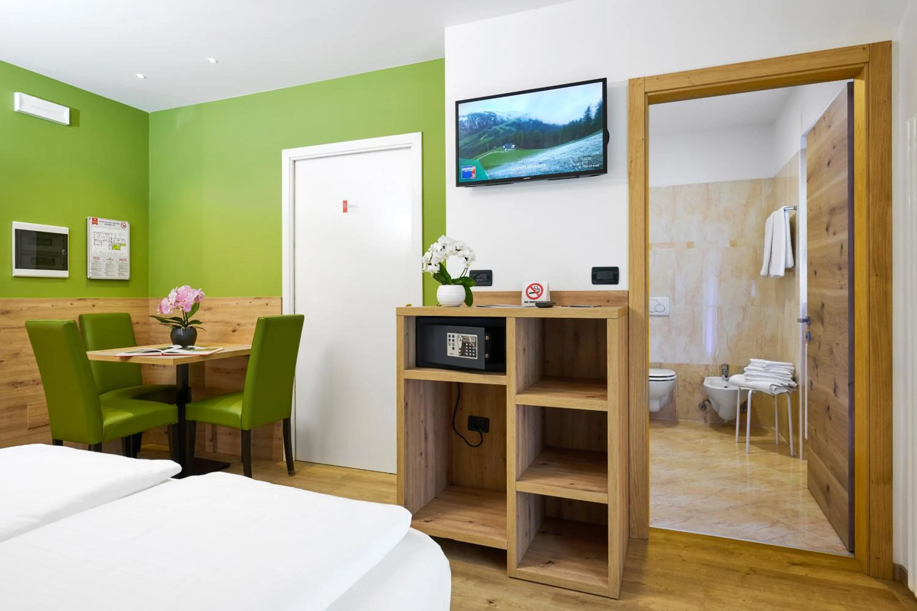 Photo of the whole room, Bed in Residence Hotel Miralago