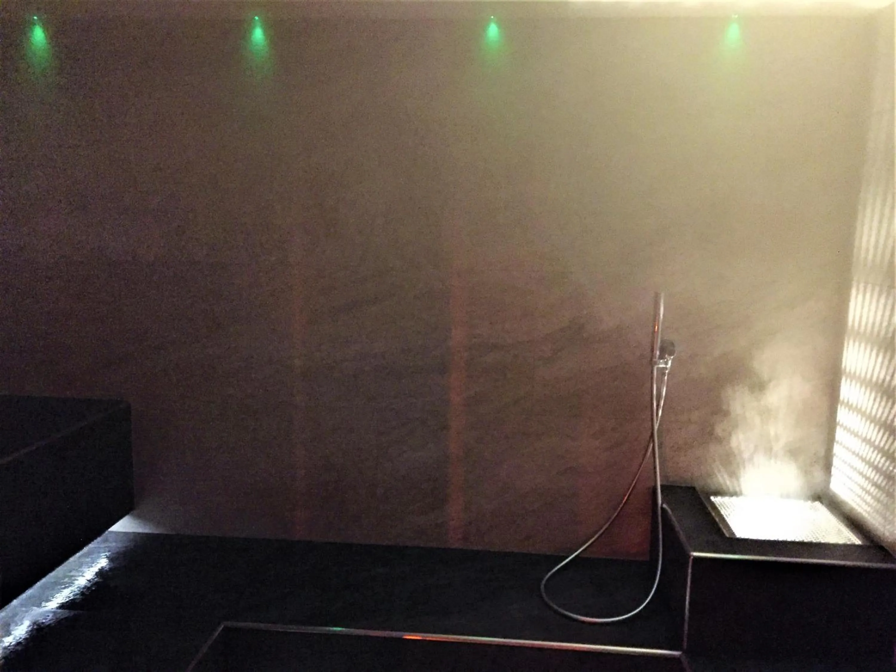 Steam room in Residence Hotel Miralago