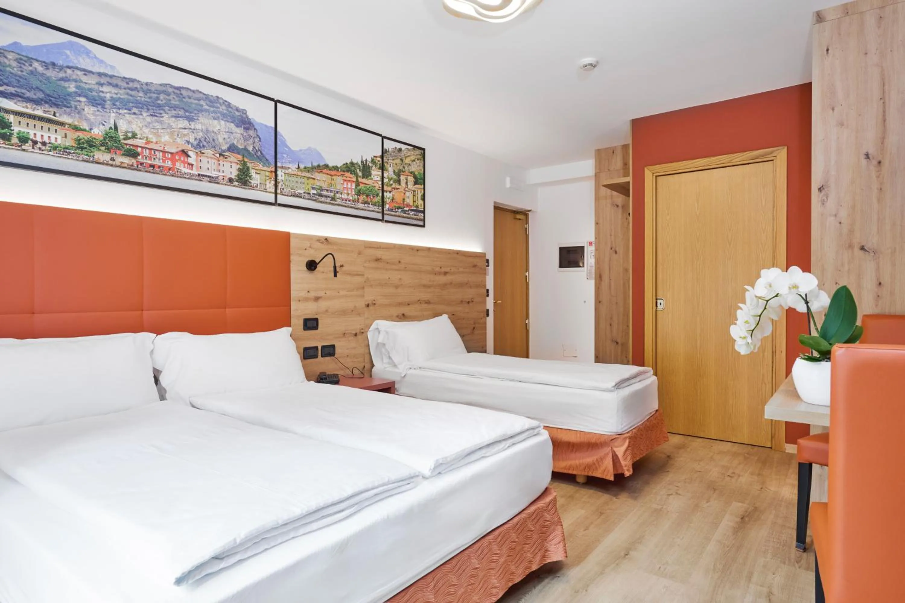 Photo of the whole room, Bed in Residence Hotel Miralago