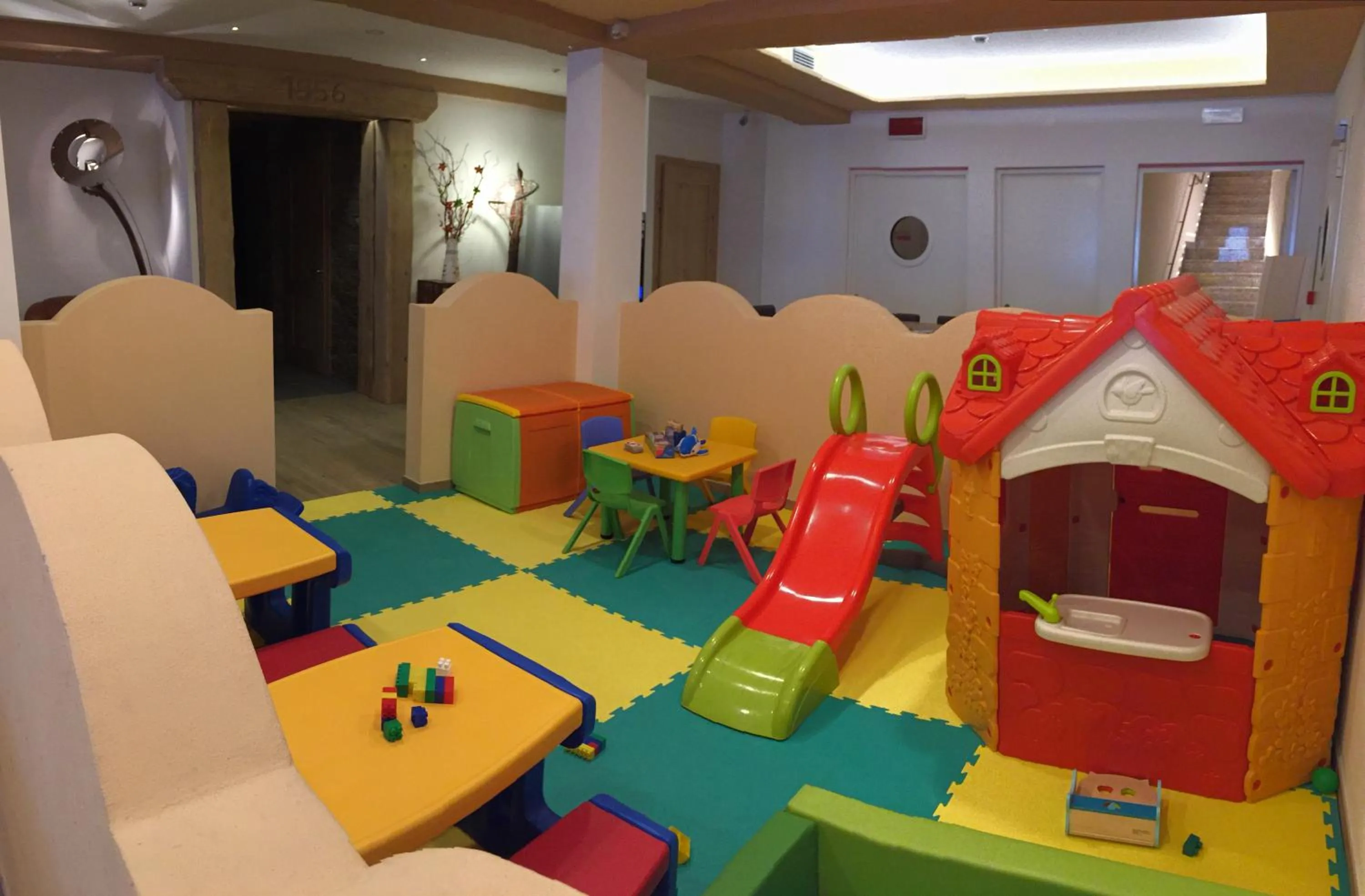 Children play ground in Residence Hotel Miralago