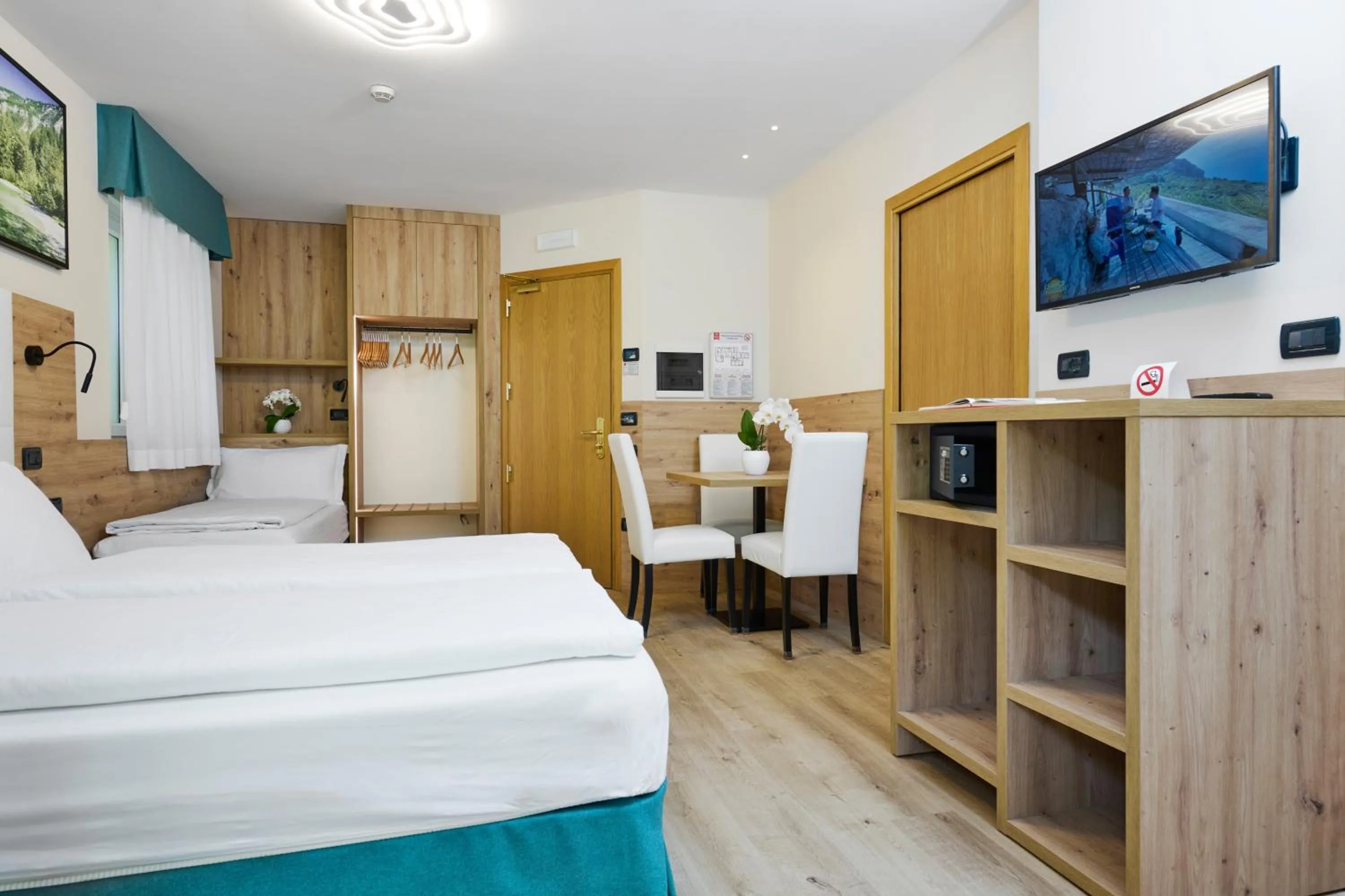 Photo of the whole room, Bed in Residence Hotel Miralago