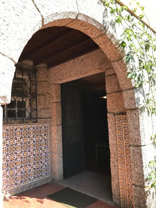 Facade/entrance in Camelia Rooms