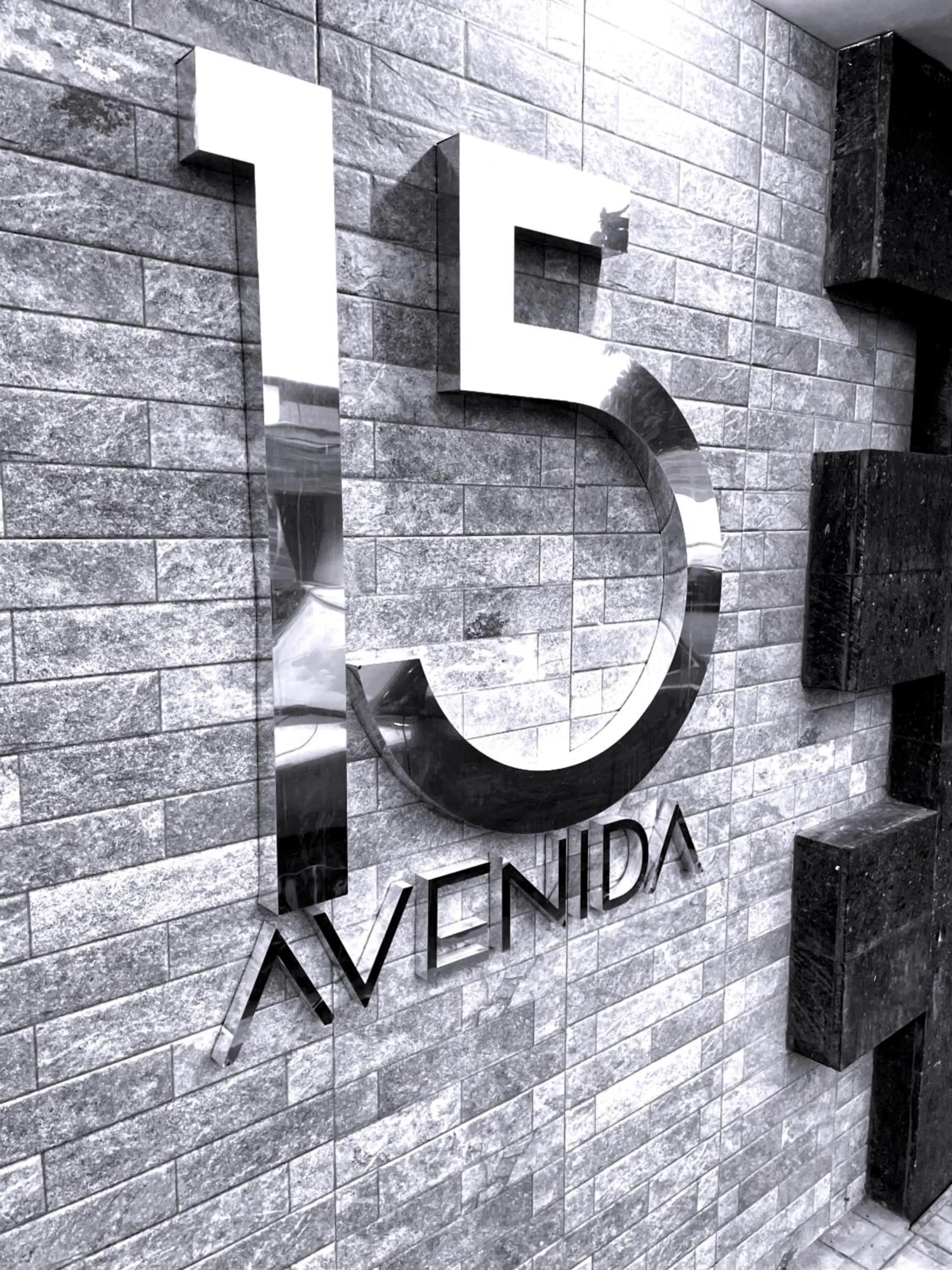 15 AVENIDA