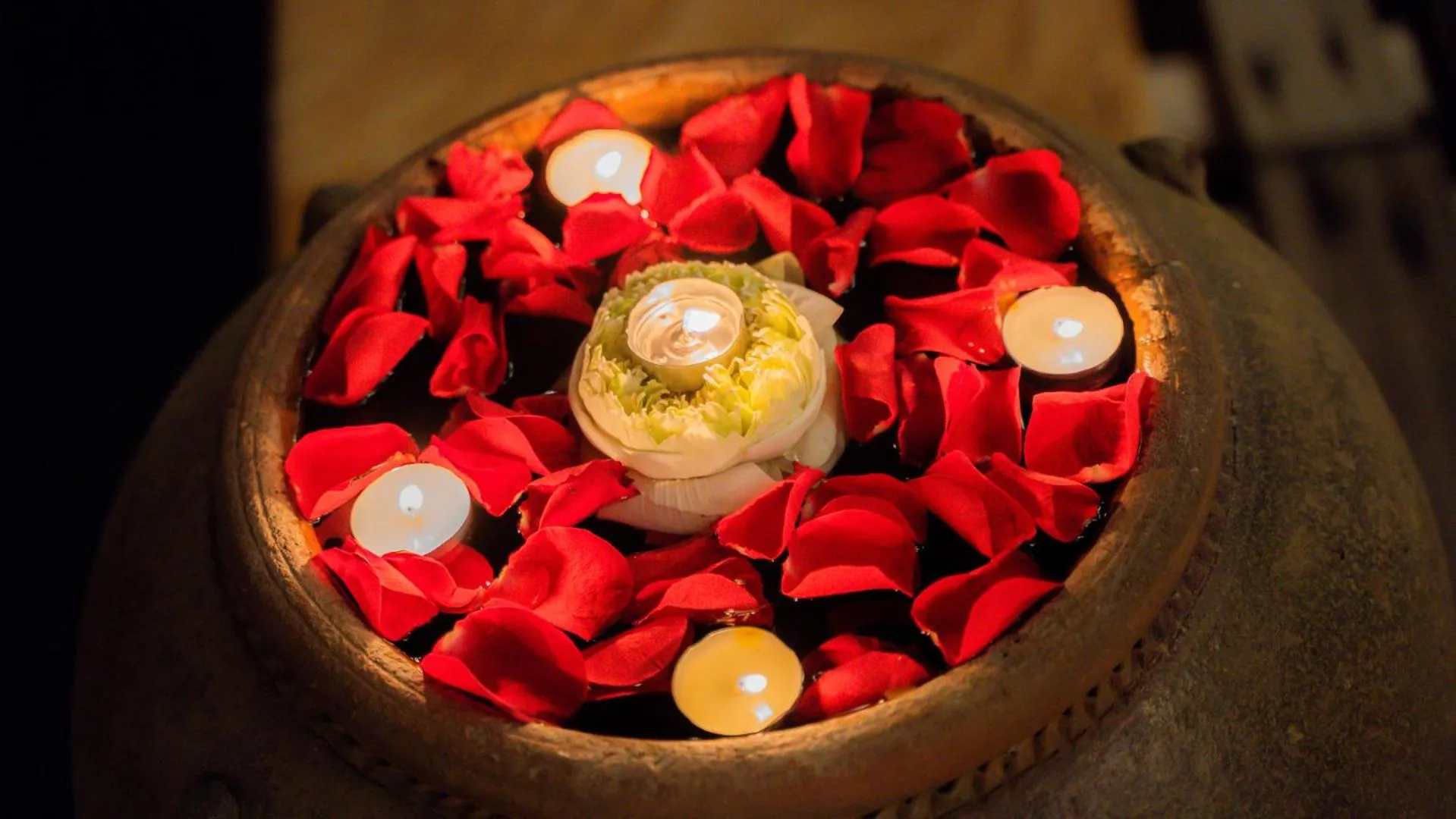 Evening entertainment in Maisons Wat Kor