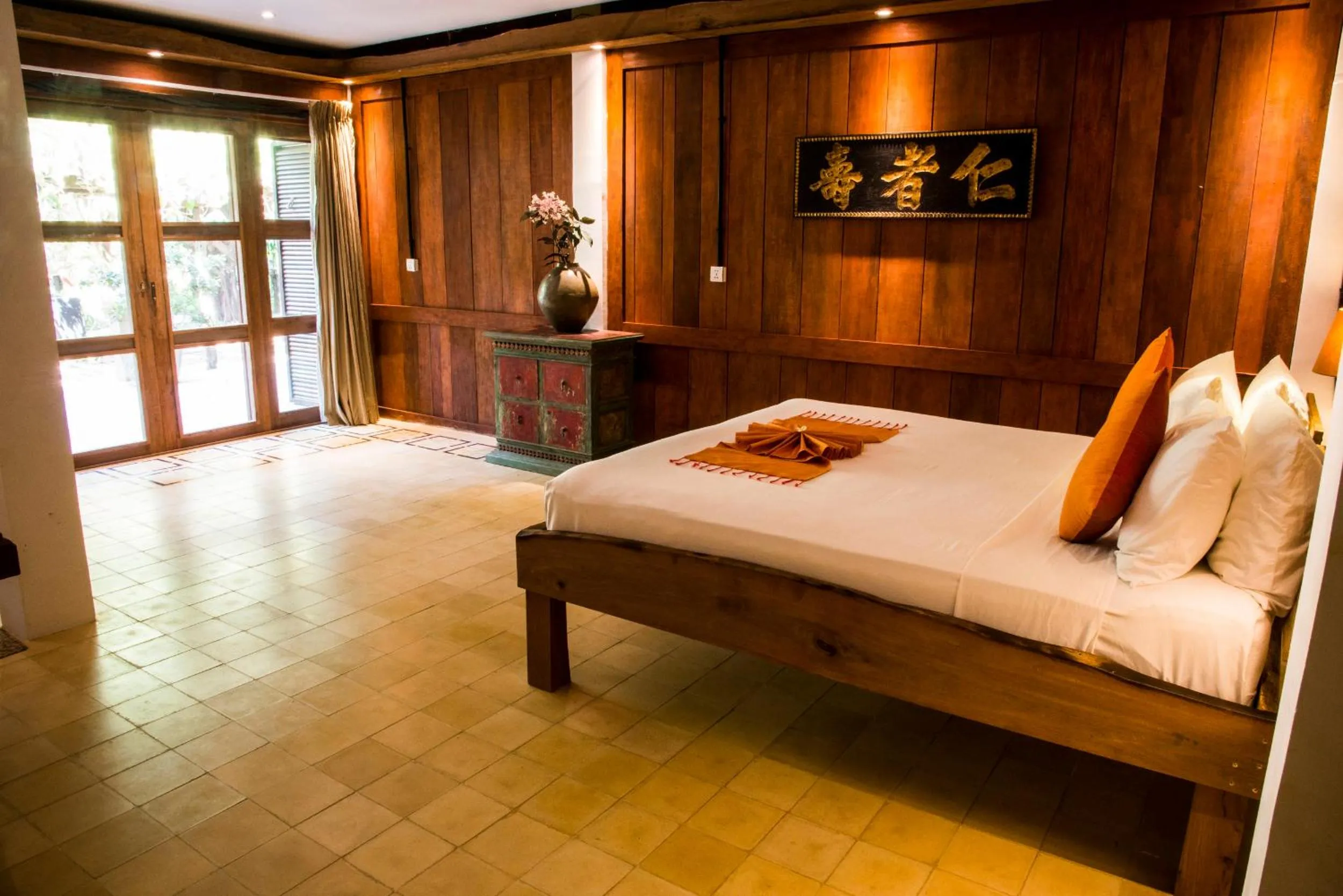 Photo of the whole room, Bed in Maisons Wat Kor