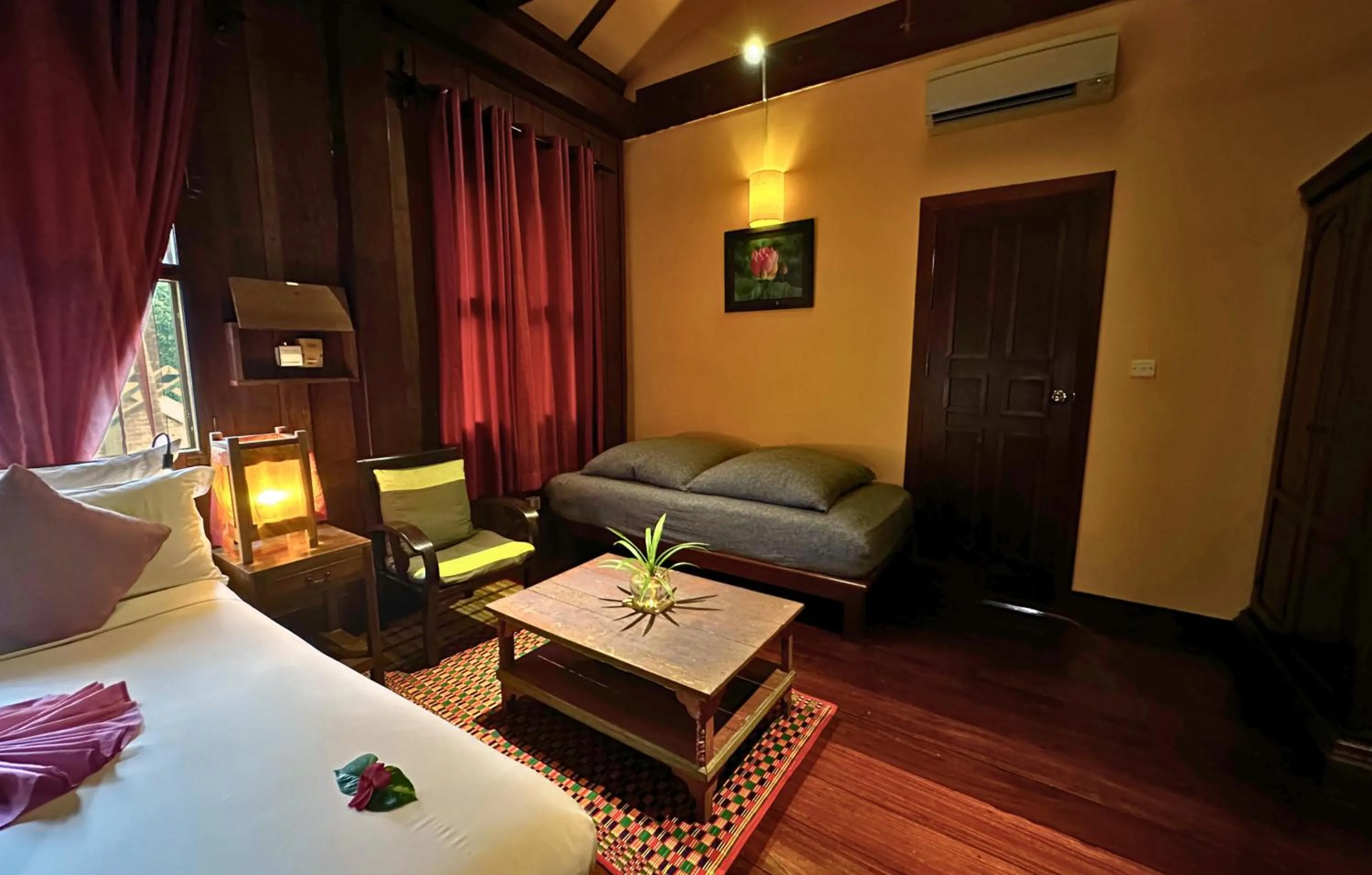 View (from property/room), Bed in Maisons Wat Kor