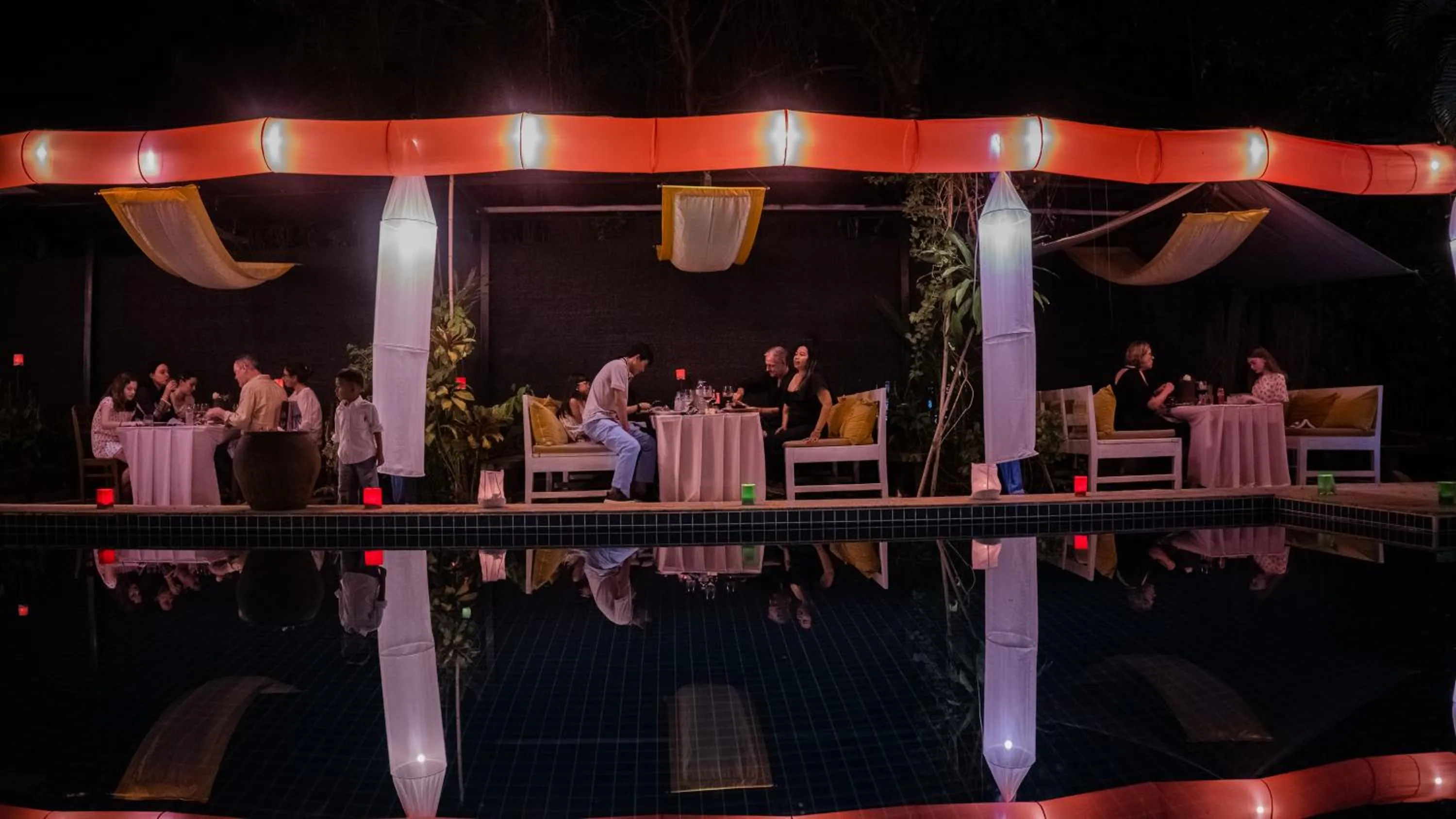 Pool view in Maisons Wat Kor