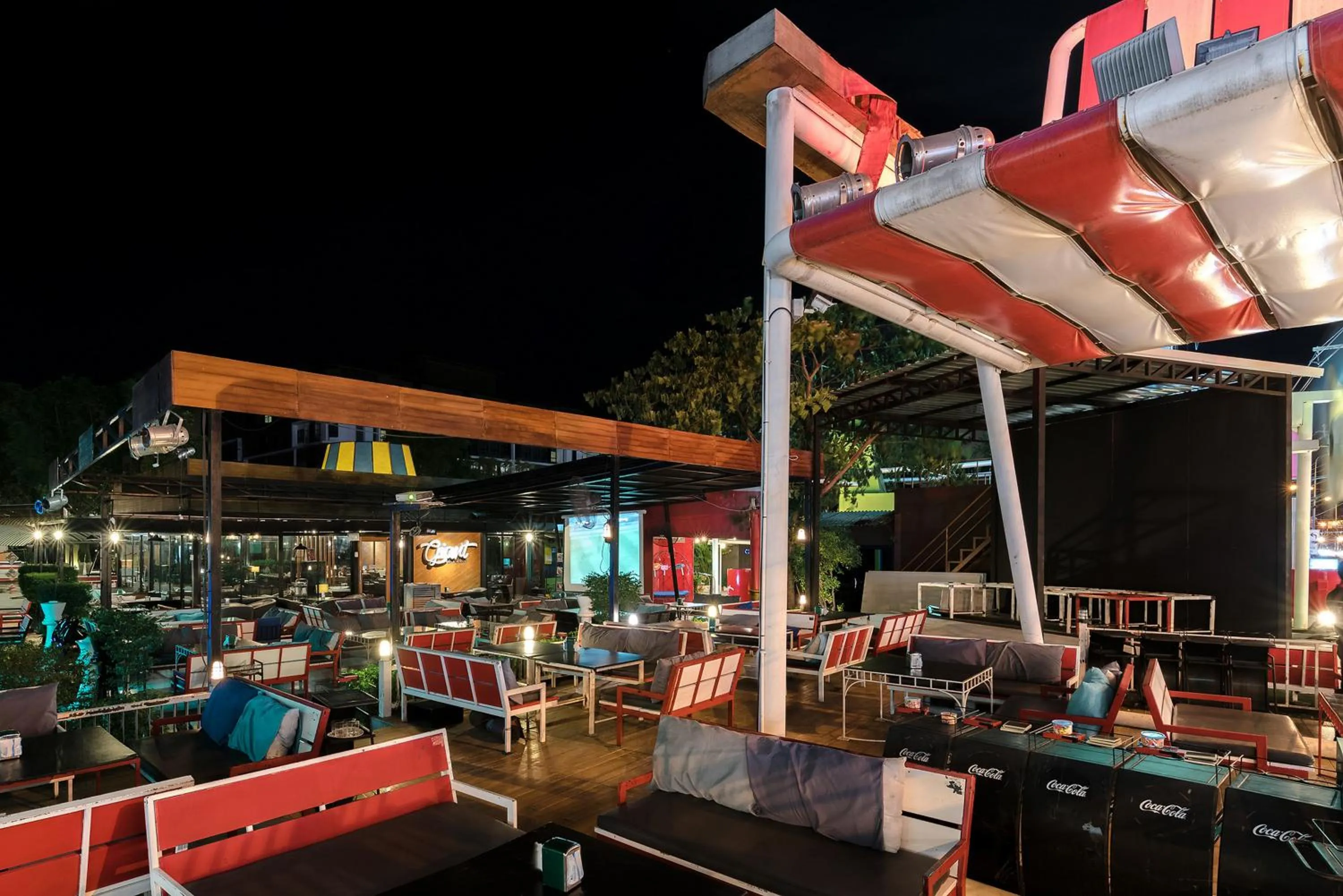 Restaurant/Places to Eat in Hin Nam Sai Suay